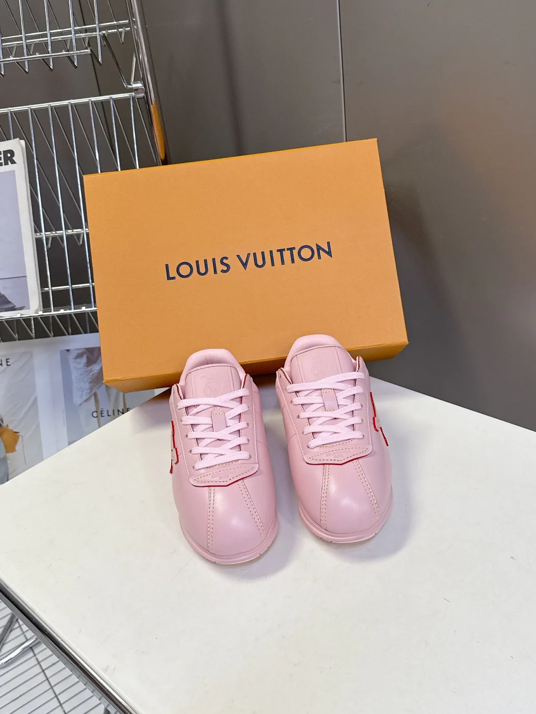 Кроссовки Женские Louis Vuitton 18005439