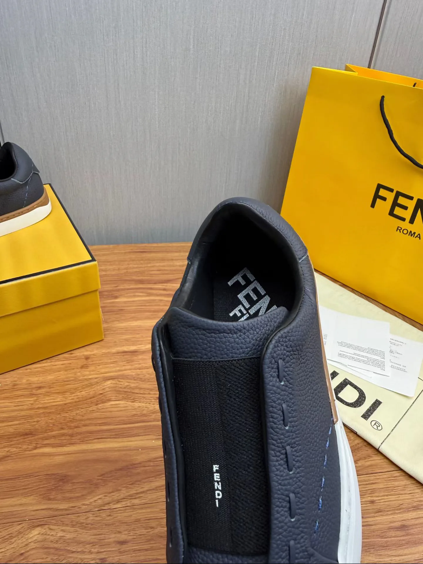 Кроссовки Мужские Fendi 18103056