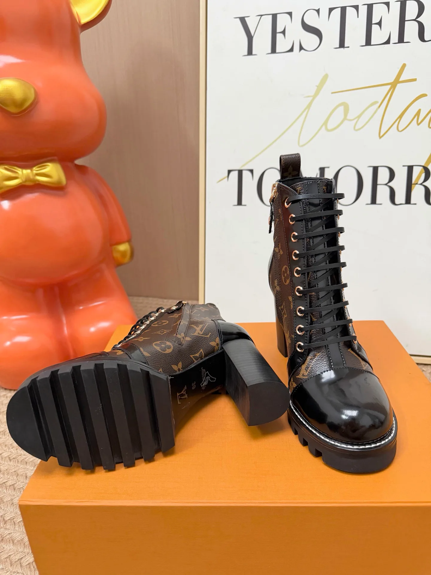 Ботинки Женские Louis Vuitton 18843855