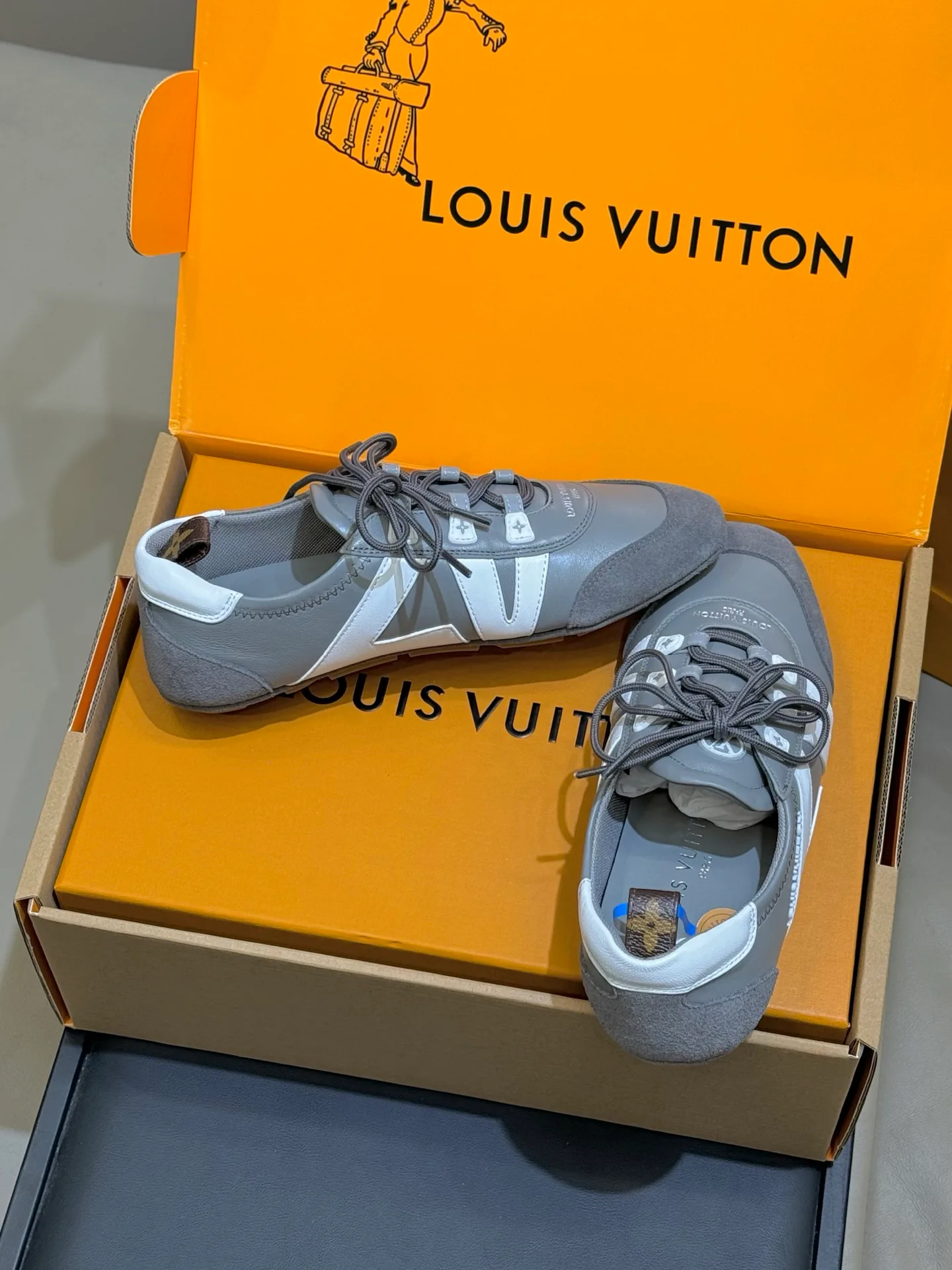 Кроссовки Женские Louis Vuitton 870489