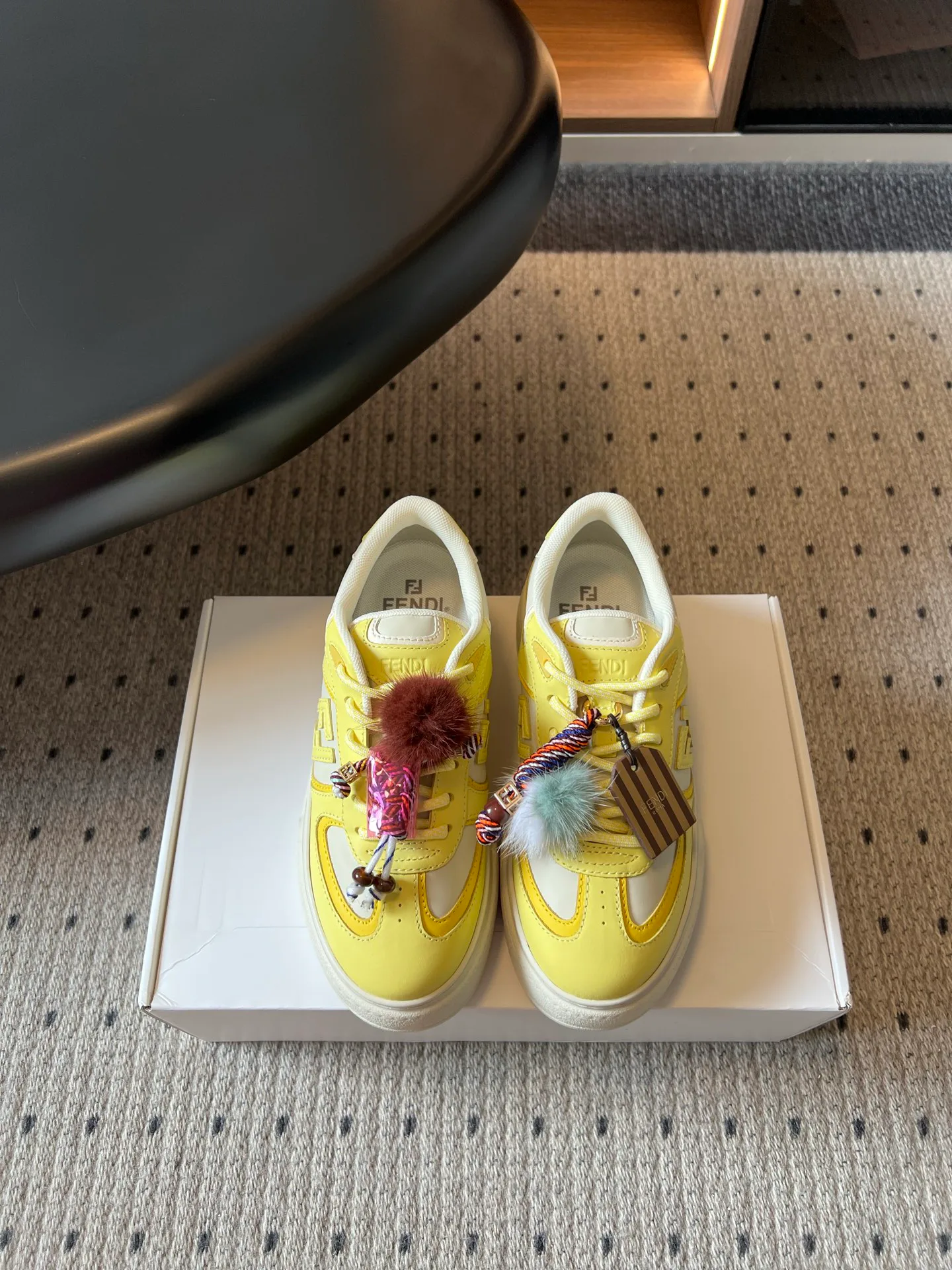 Кроссовки Женские Fendi 17190589