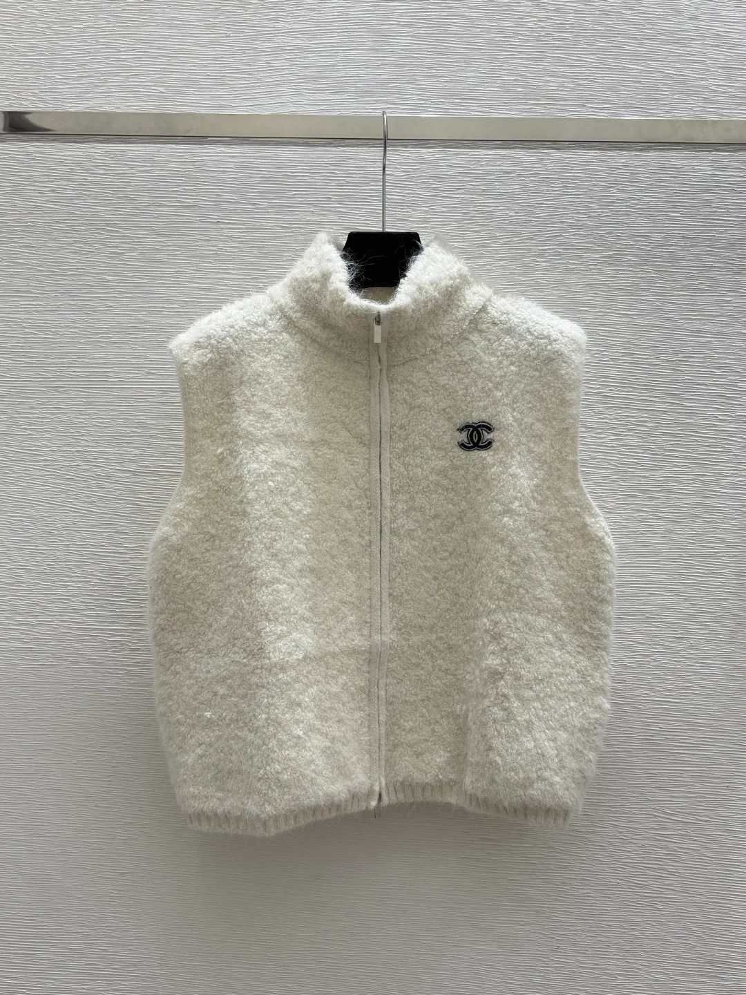 Жилеты Женские Chanel 19005663
