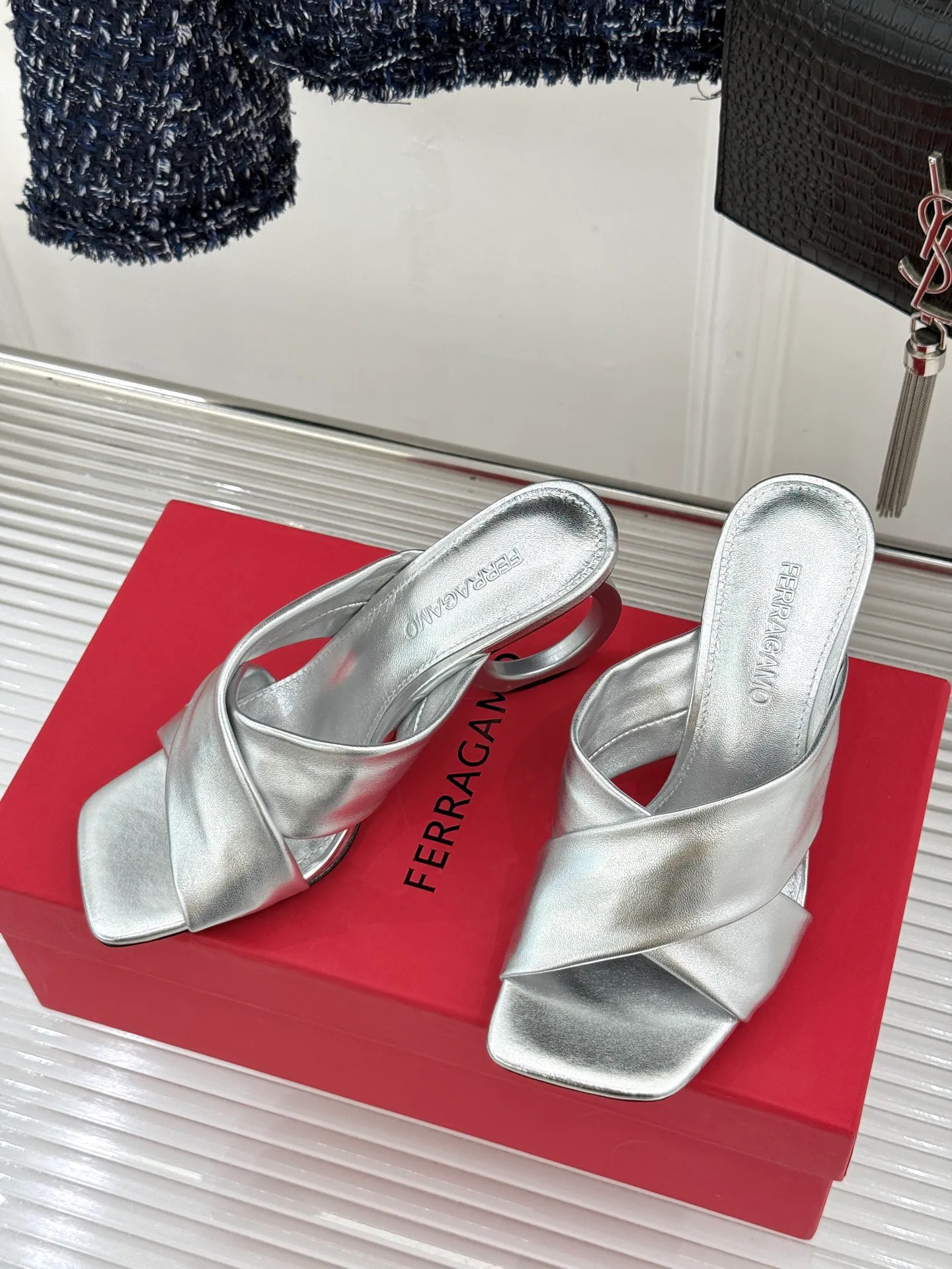 Туфли Женские Salvatore Ferragamo 11574042