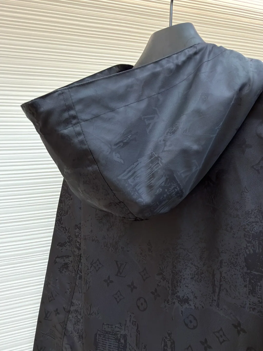 Куртки И Пуховики Женские Louis Vuitton 412810