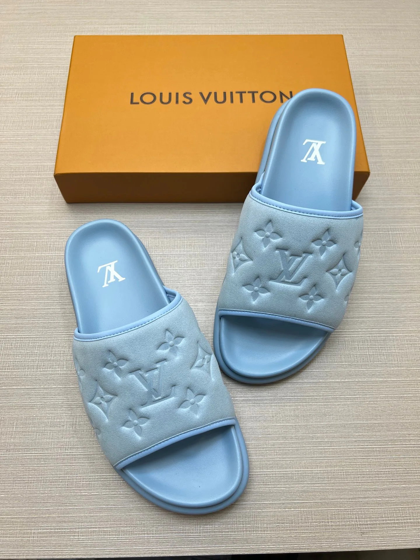 Шлепанцы Женские Louis Vuitton 18011813