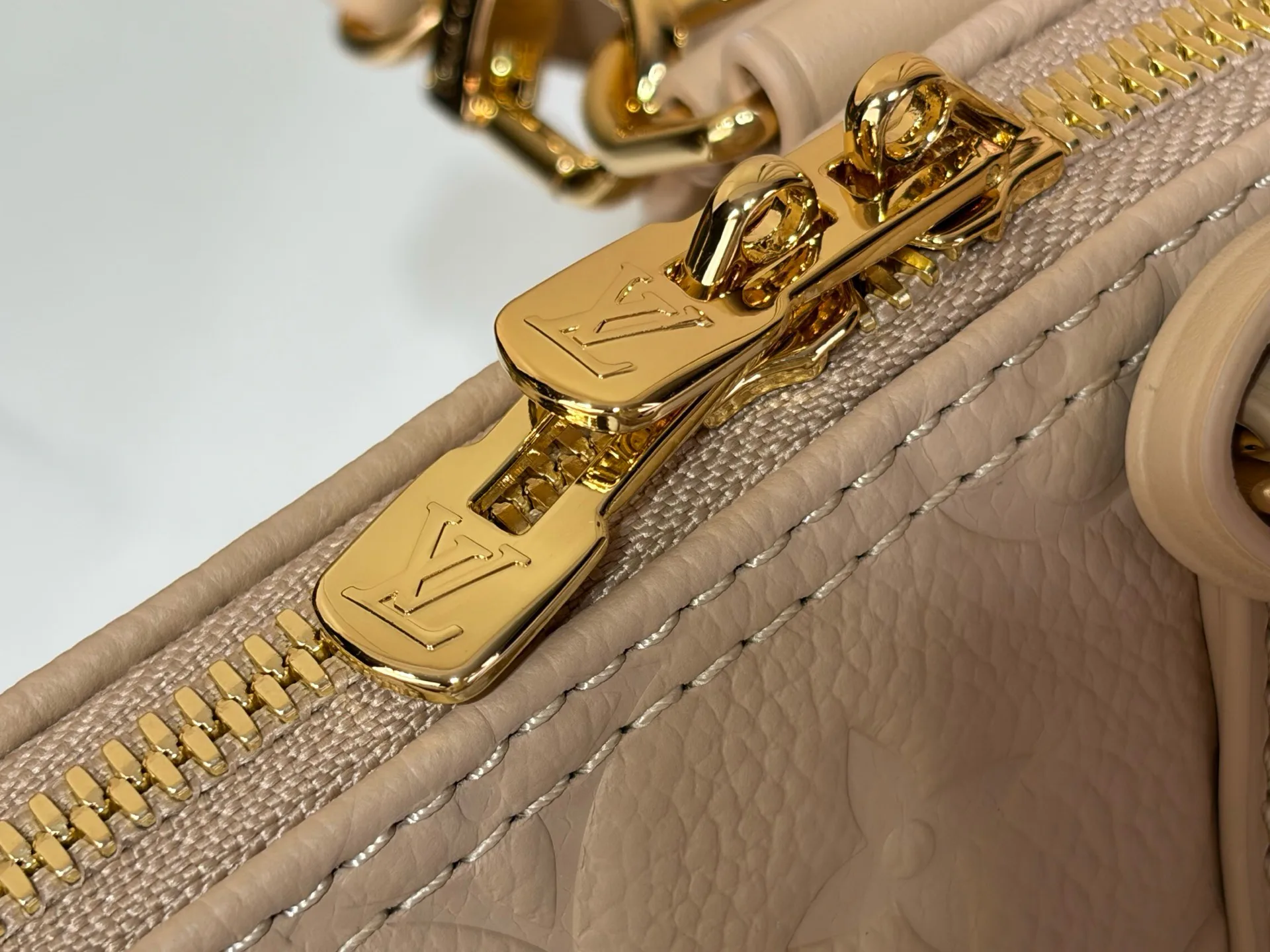 Классические Сумки Женские Louis Vuitton 18240306