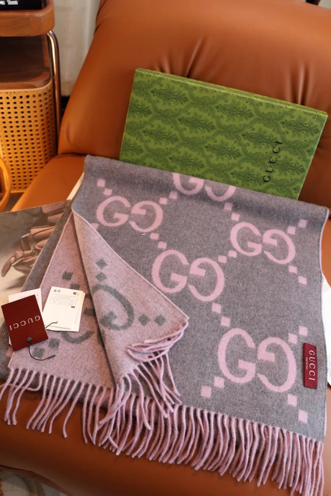 Шарфы Gucci 18265970