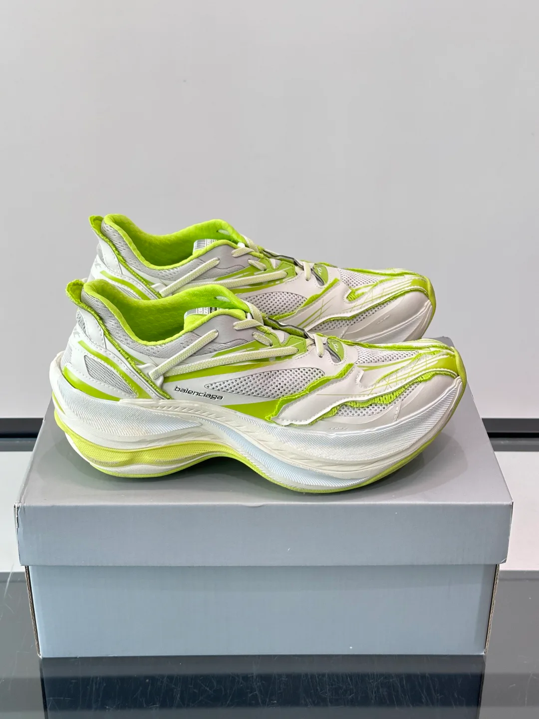 Кроссовки Женские Balenciaga 17649836