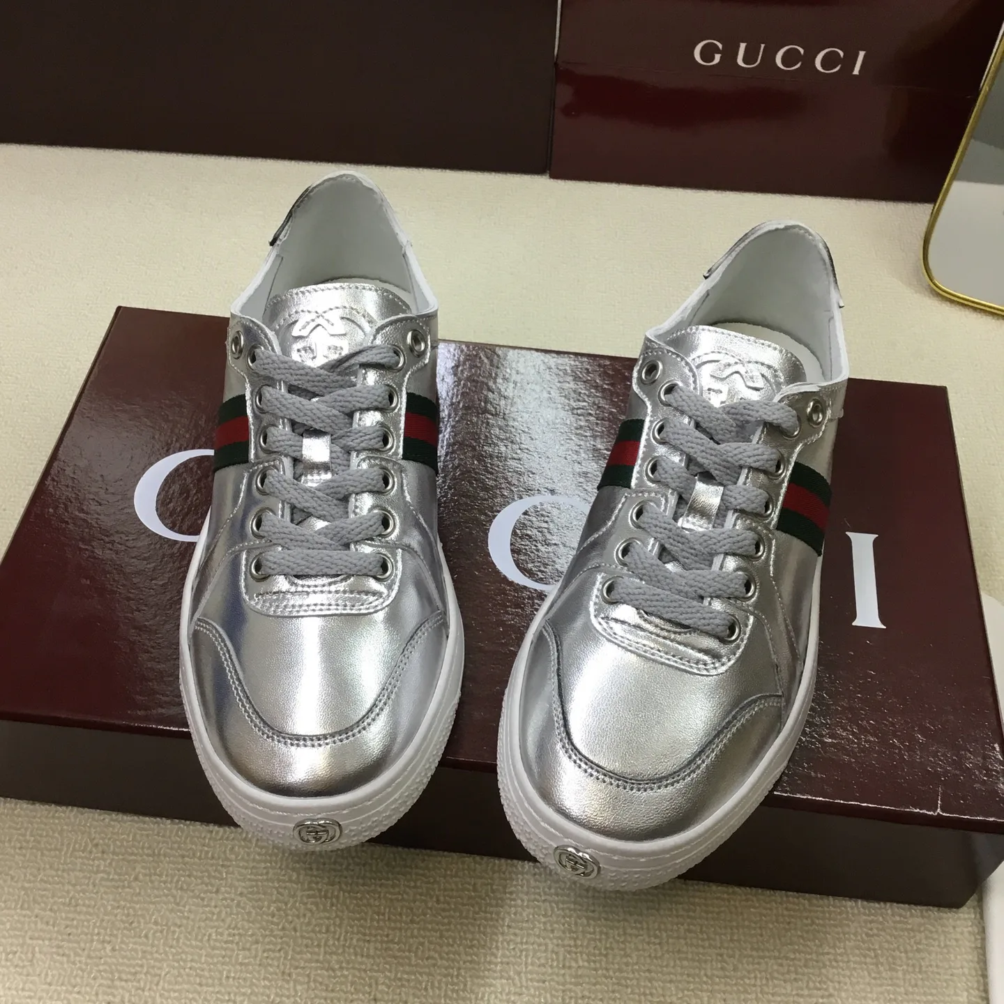 Кроссовки Женские Gucci 16893685