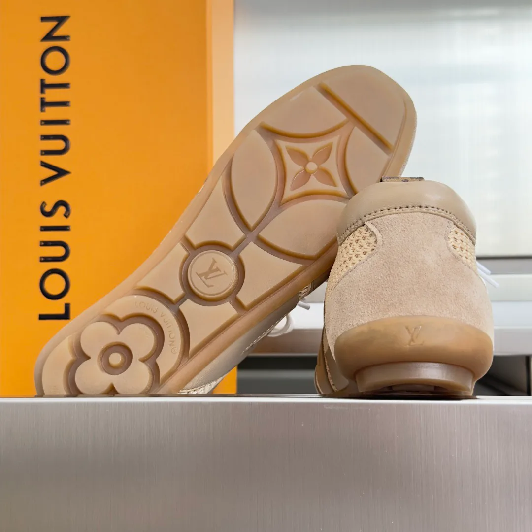 Кроссовки Женские Louis Vuitton 17950618