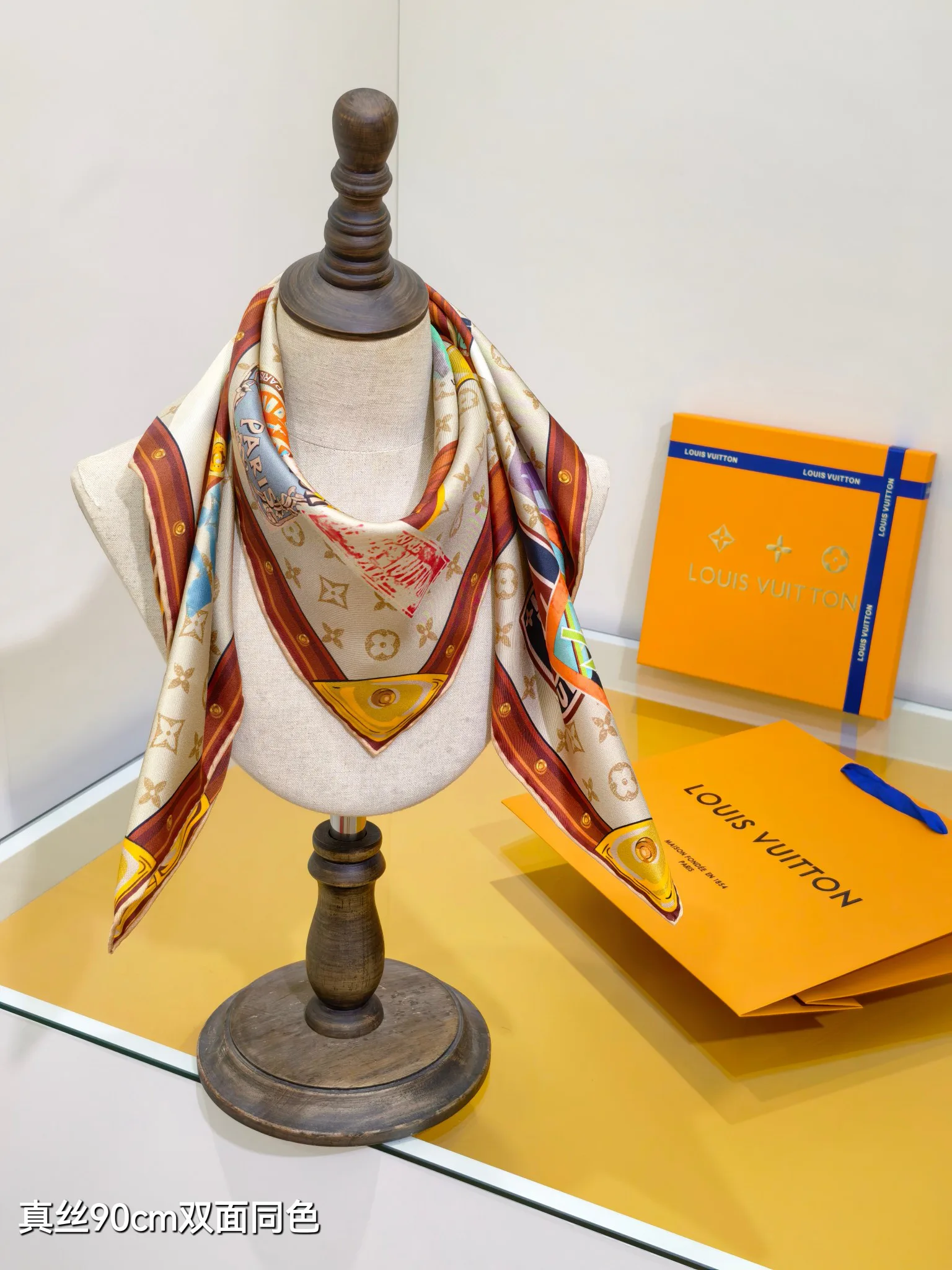 Текстиль Louis Vuitton 13208415