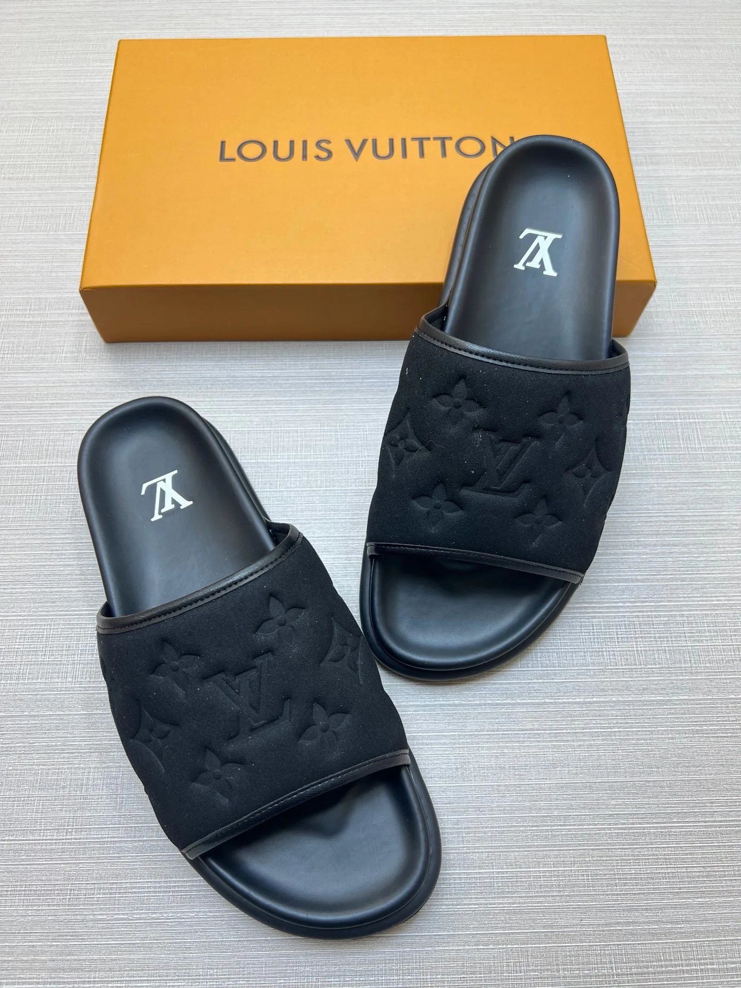 Шлепанцы Женские Louis Vuitton 18011809