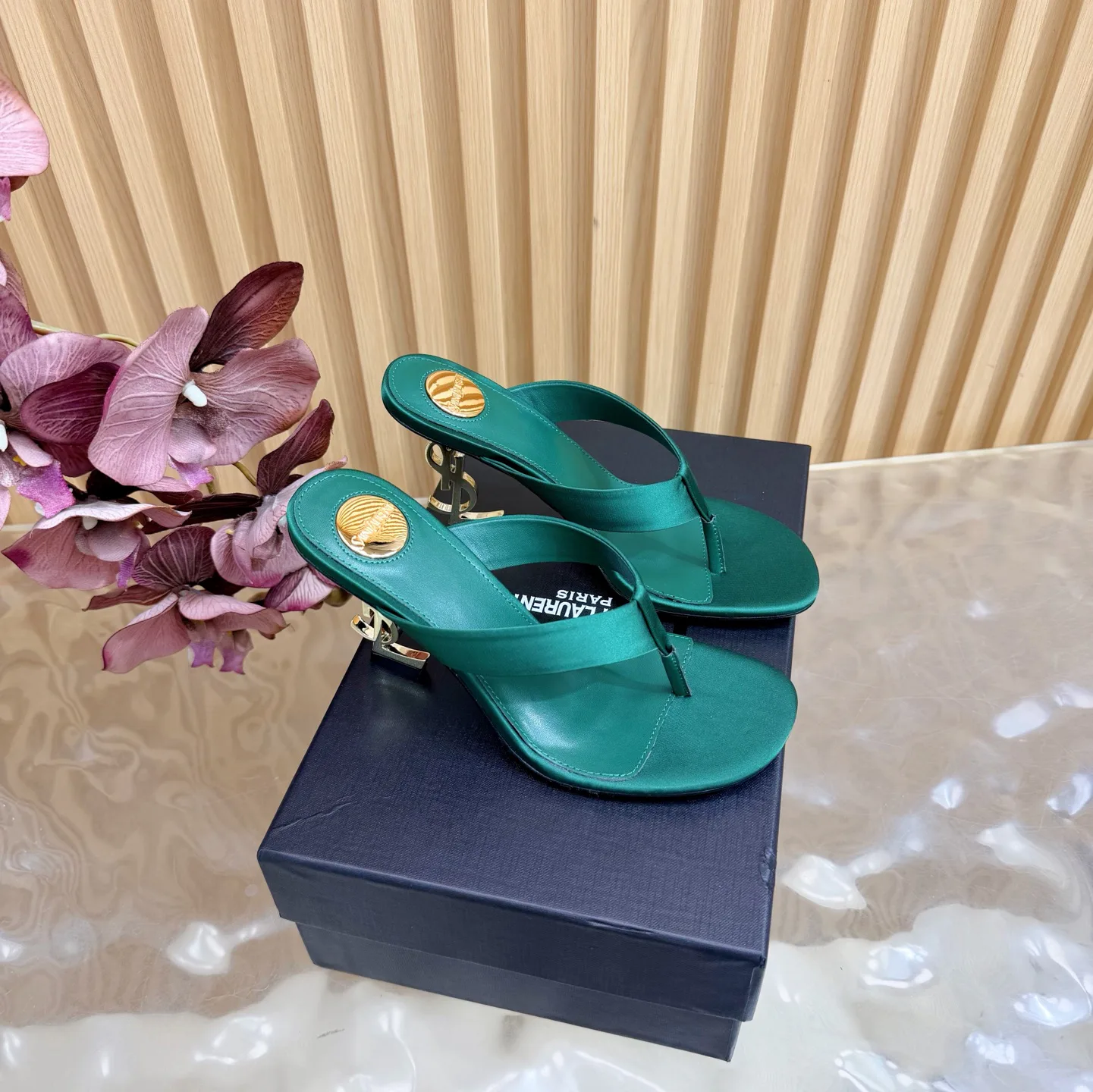 Шлепанцы Женские Saint Laurent 11660260