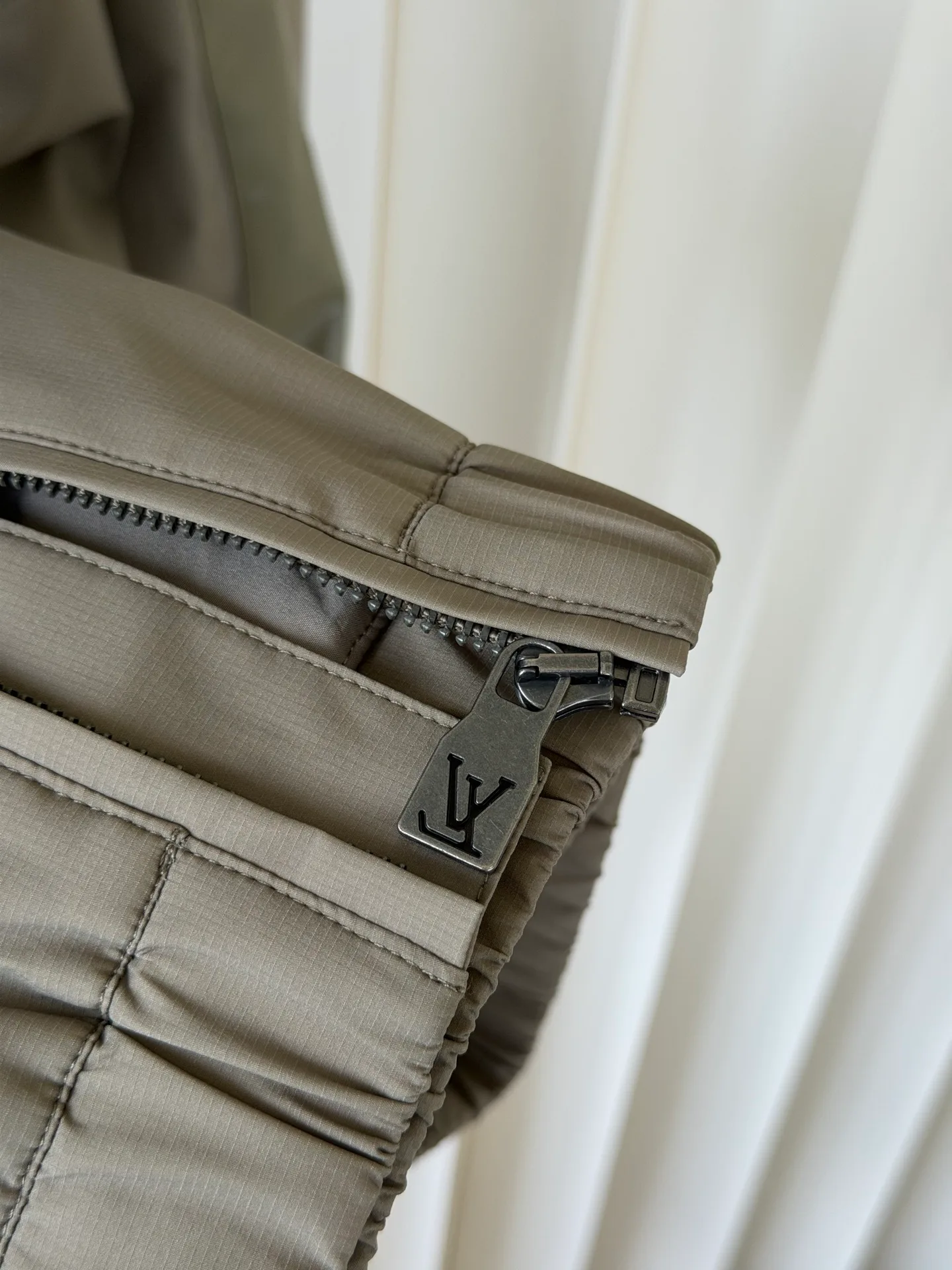 Куртки И Пуховики Мужские Louis Vuitton 17660657