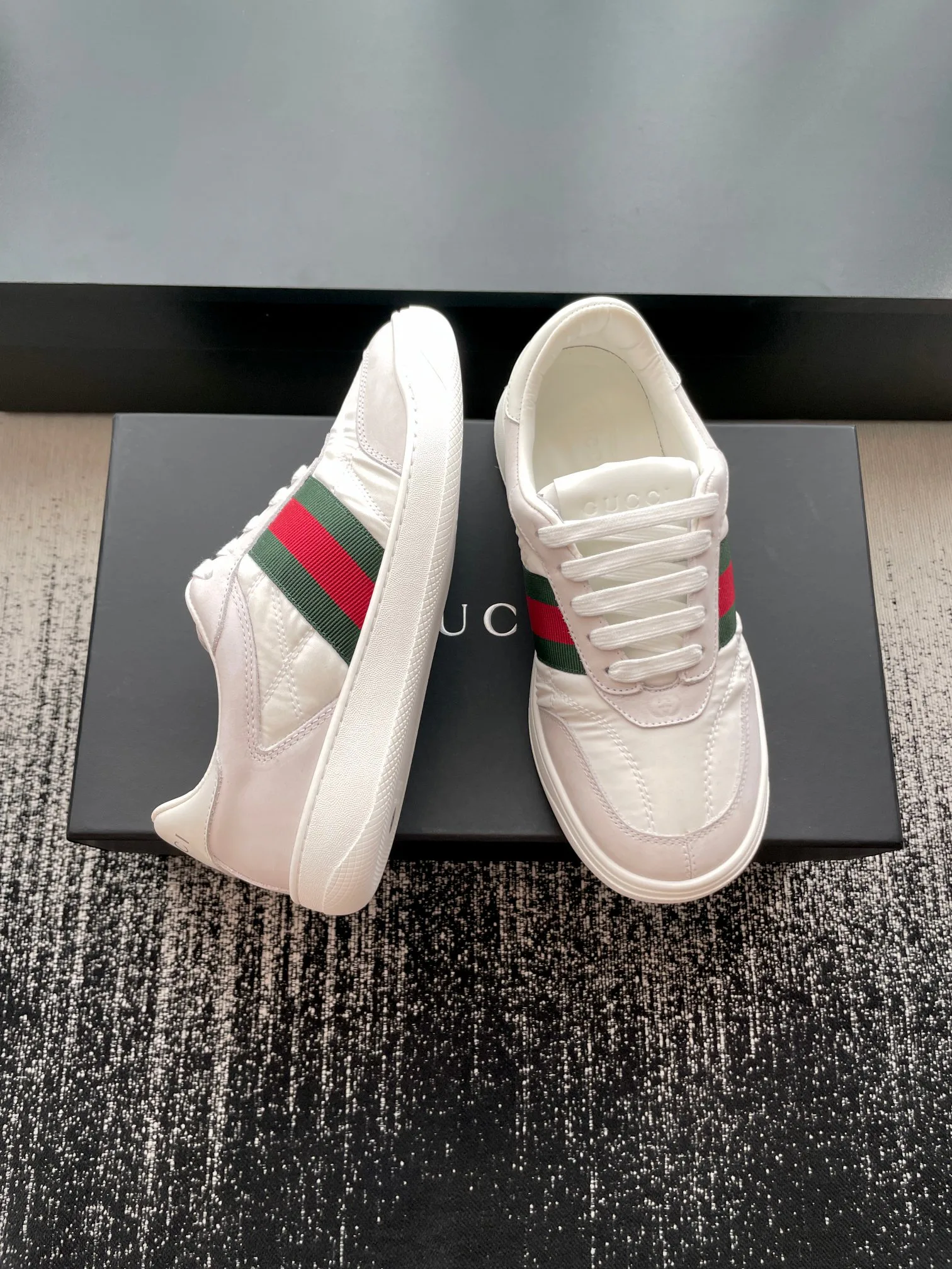 Кроссовки Женские Gucci 18447991