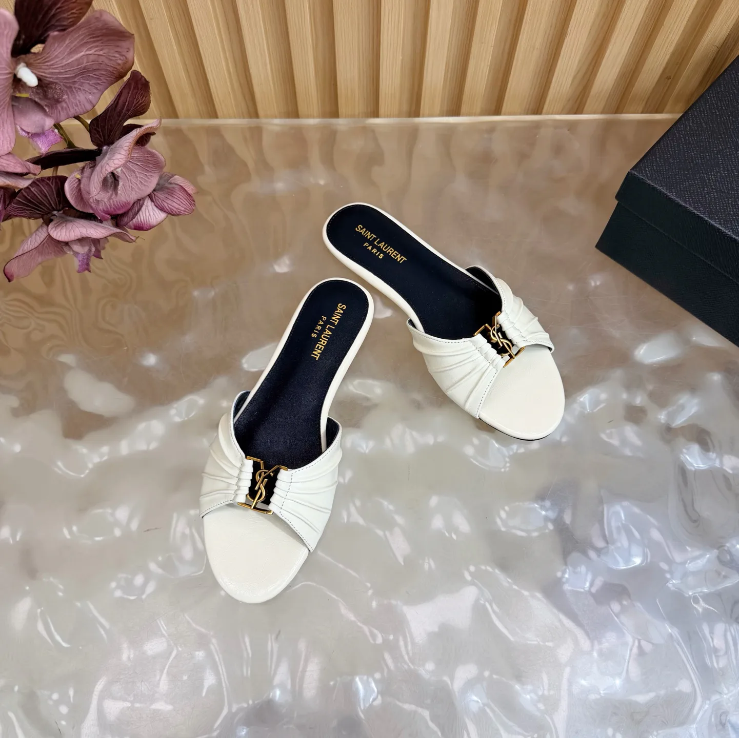 Шлепанцы Женские Saint Laurent 12859210
