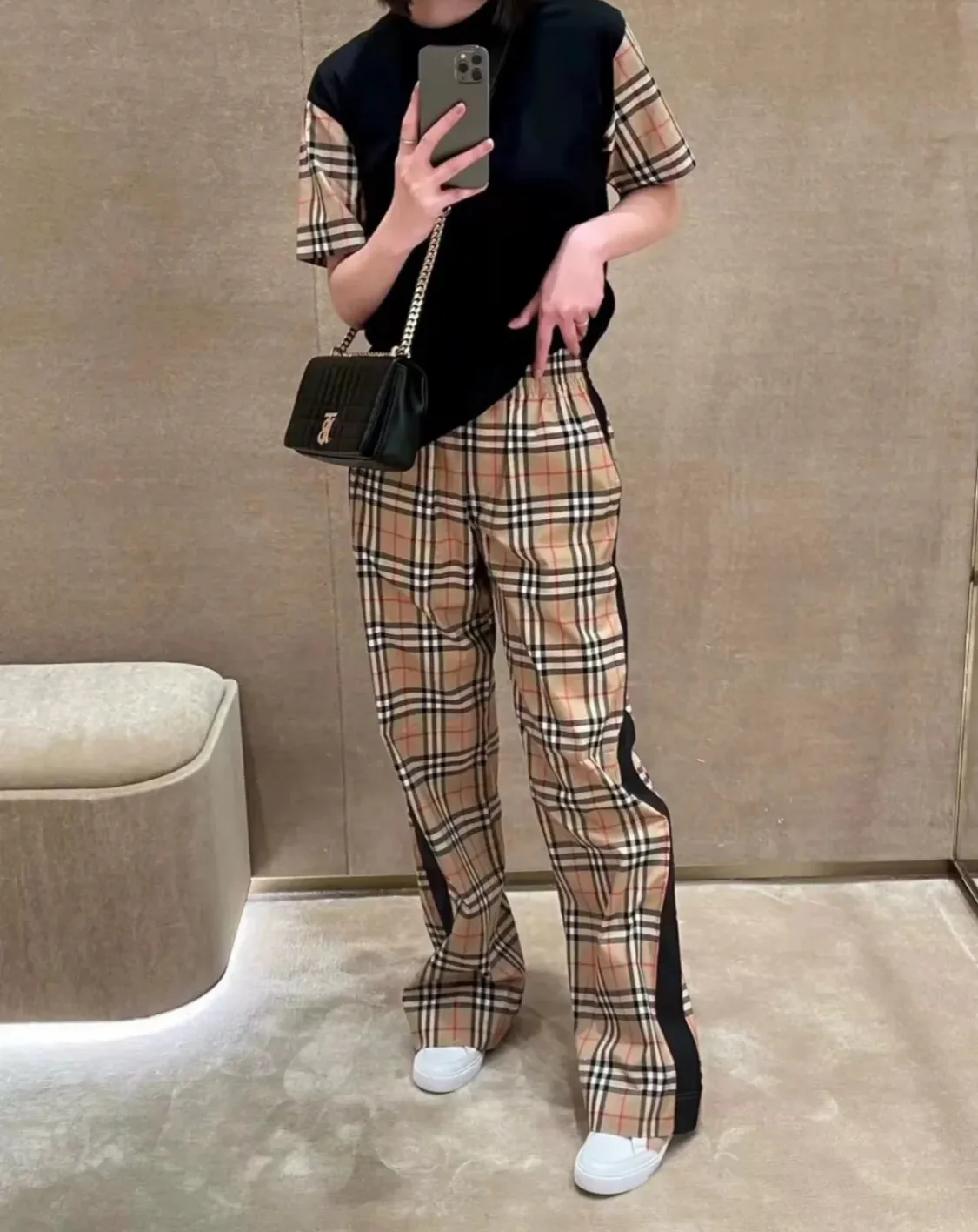 Брюки Женские Burberry 11358101