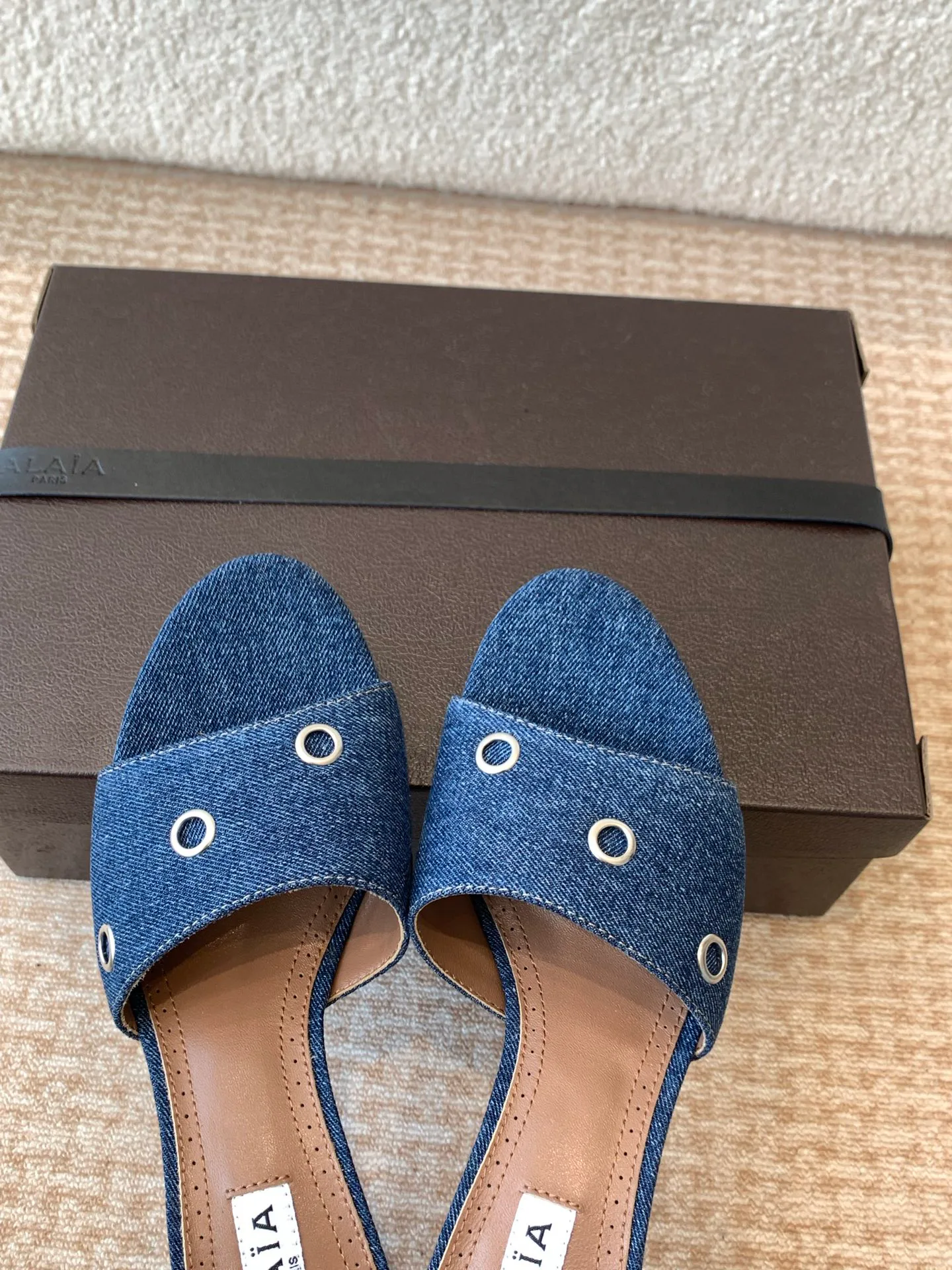 Шлепанцы Женские Alaia 24908