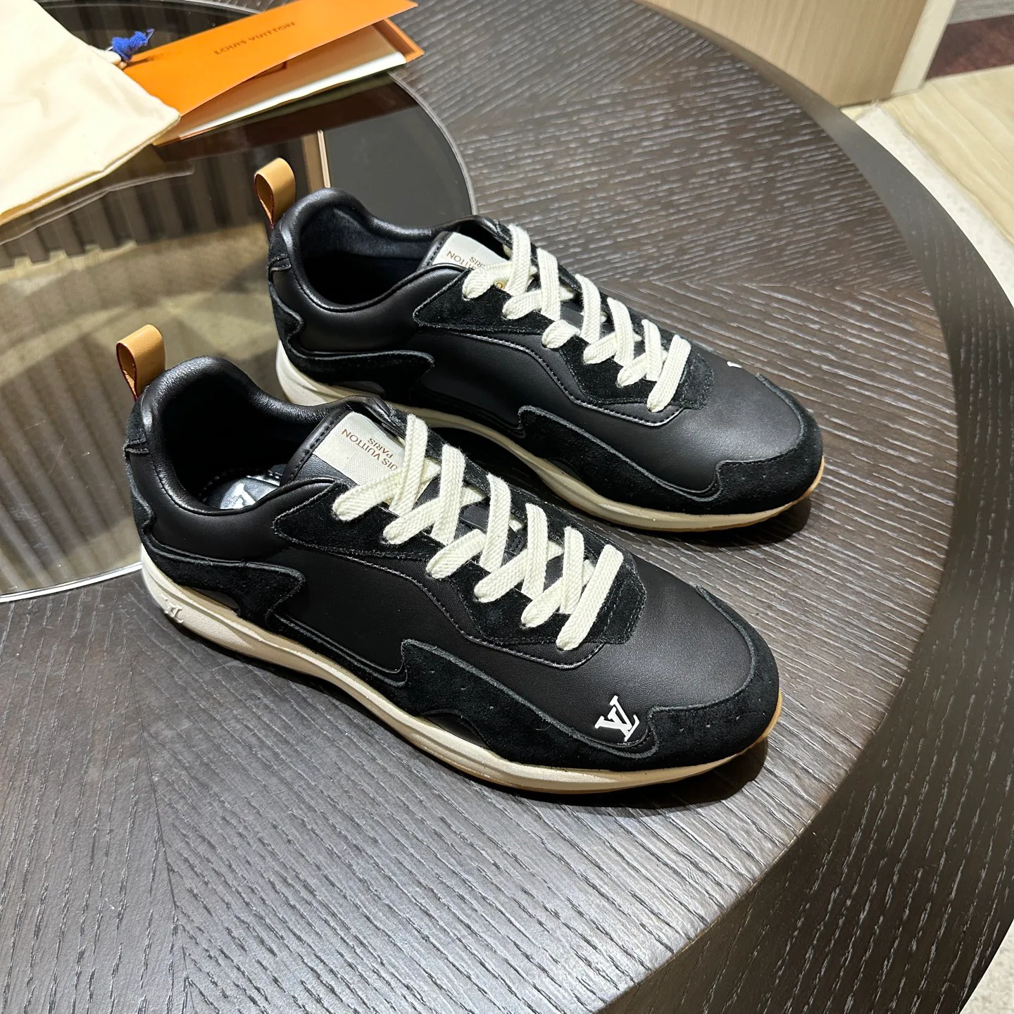 Кроссовки Мужские Louis Vuitton 18694043