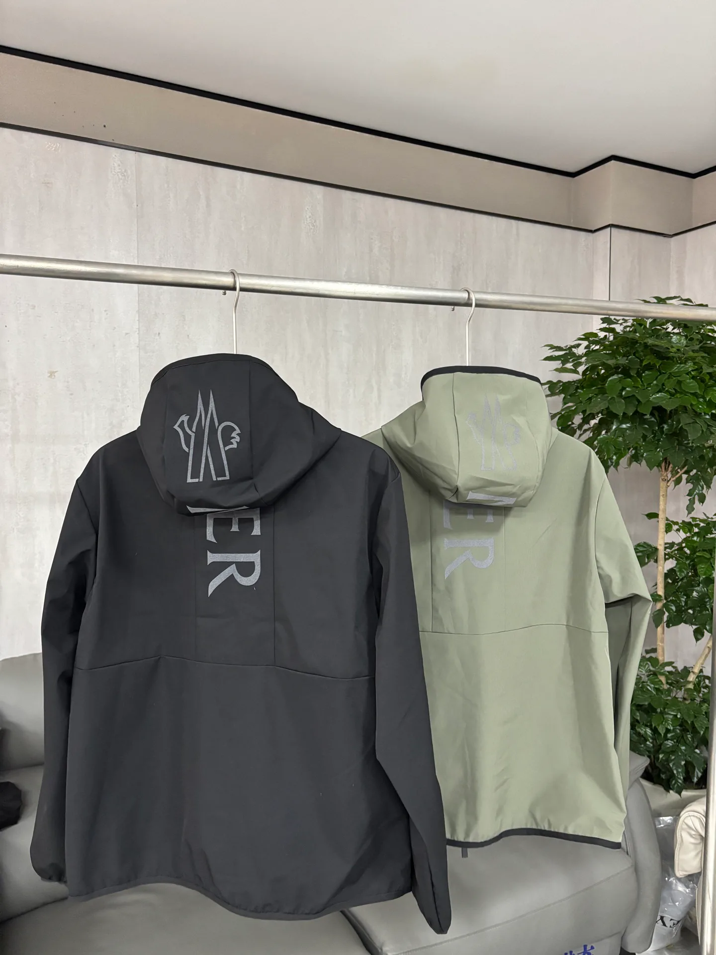 Куртки И Пуховики Женские Moncler 11459432