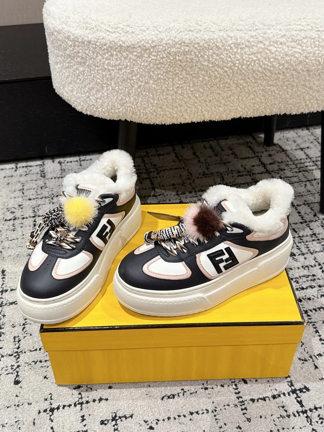 Кроссовки Женские Fendi 740298