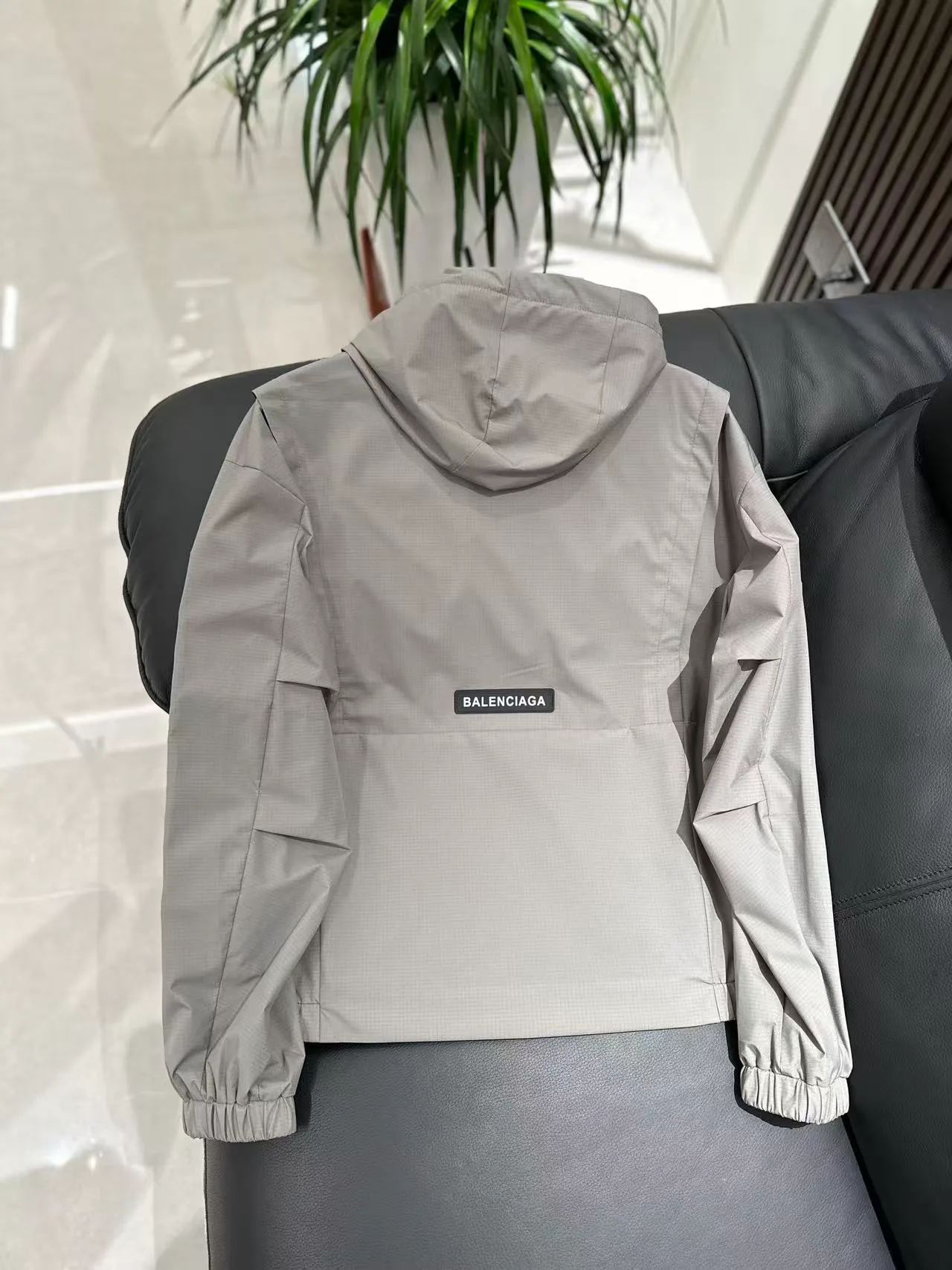 Куртки И Пуховики Женские Balenciaga 17944124