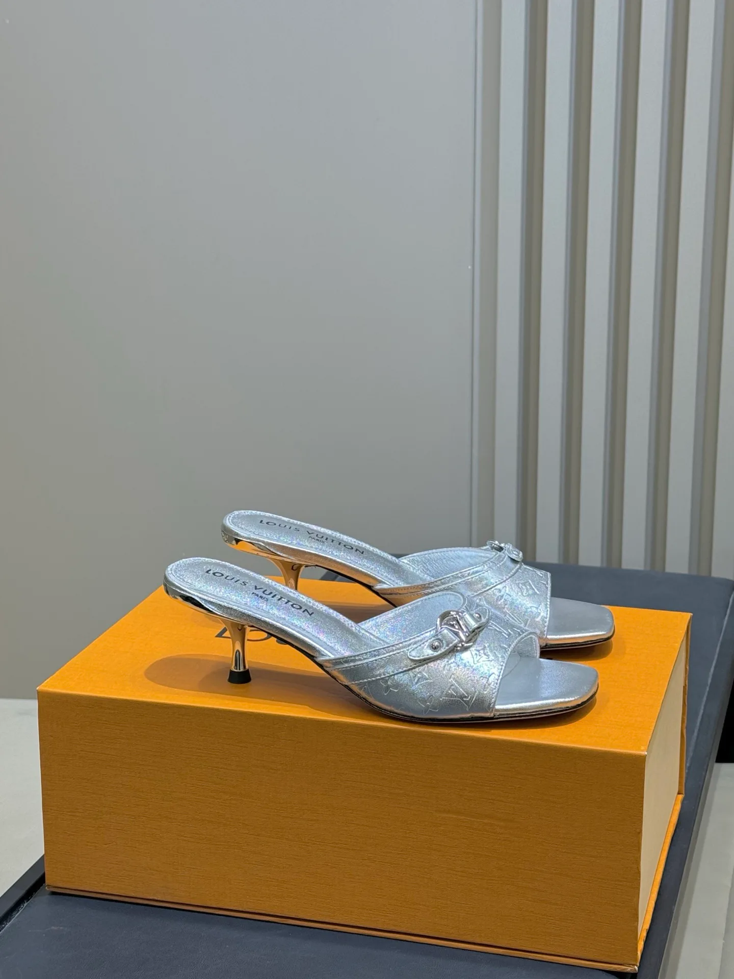 Босоножки Женские Louis Vuitton 1291459