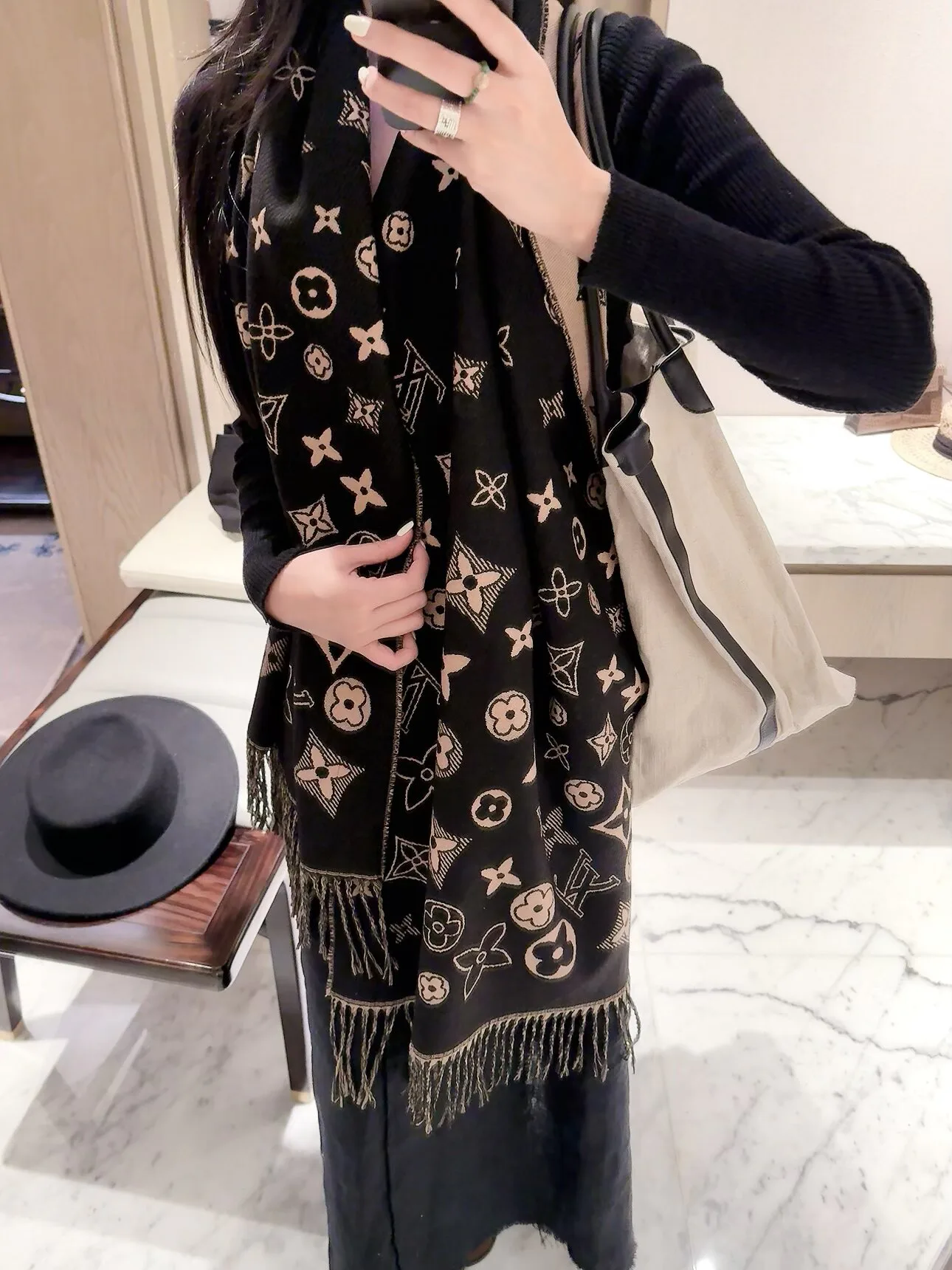 Шарфы Louis Vuitton 18377550