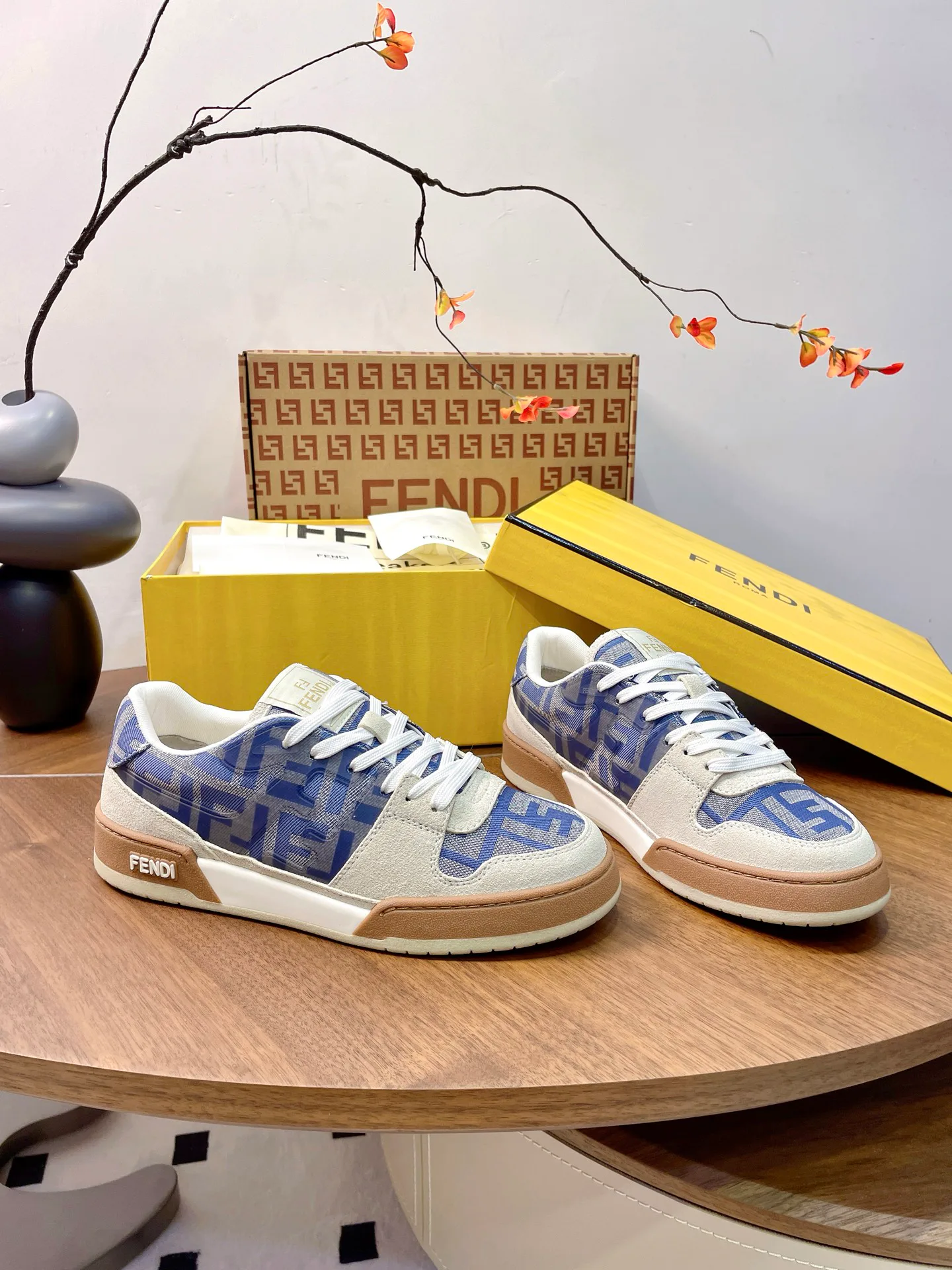Кроссовки Женские Fendi 17957350