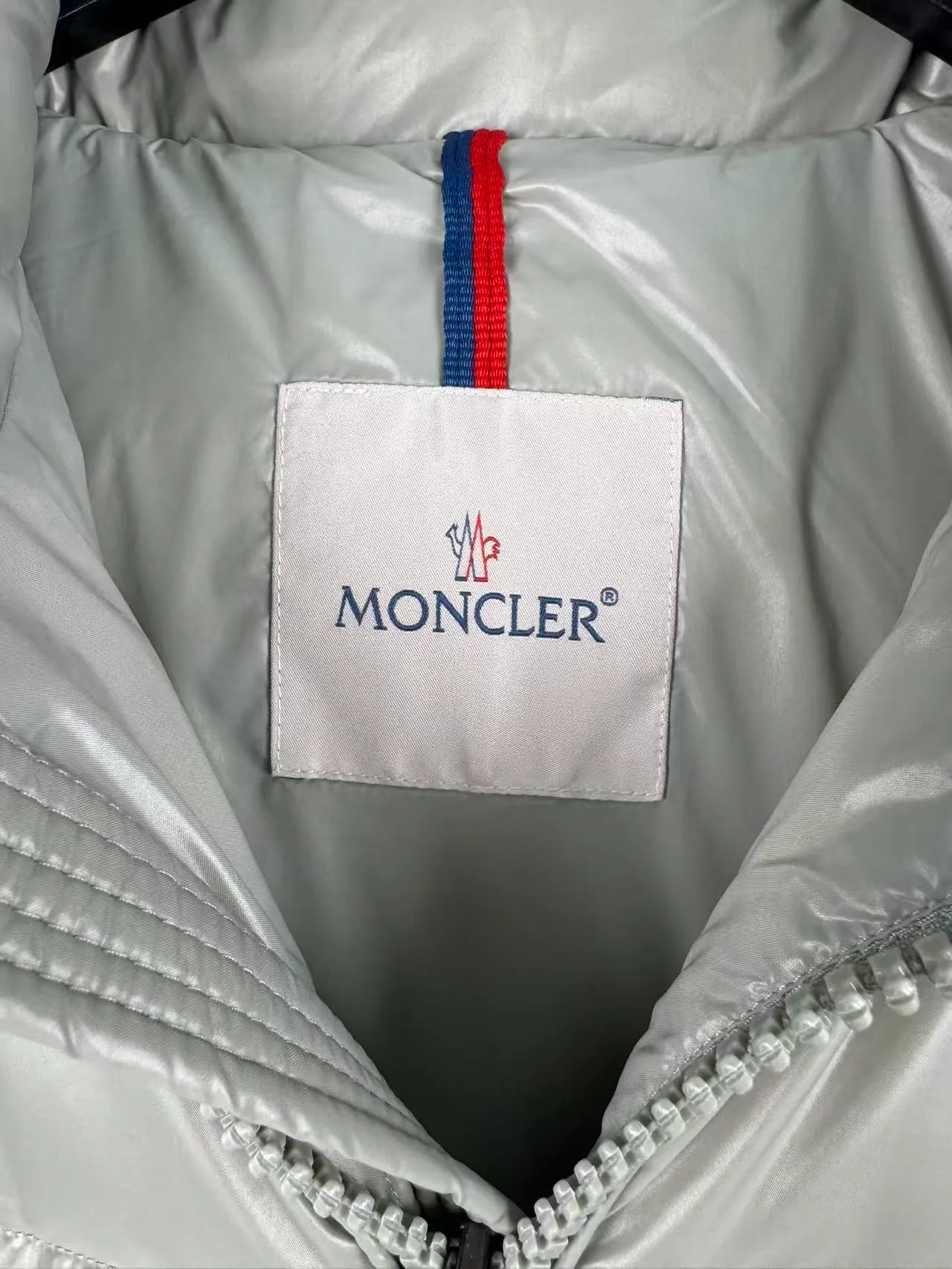 Куртки И Пуховики Женские Moncler 18048714