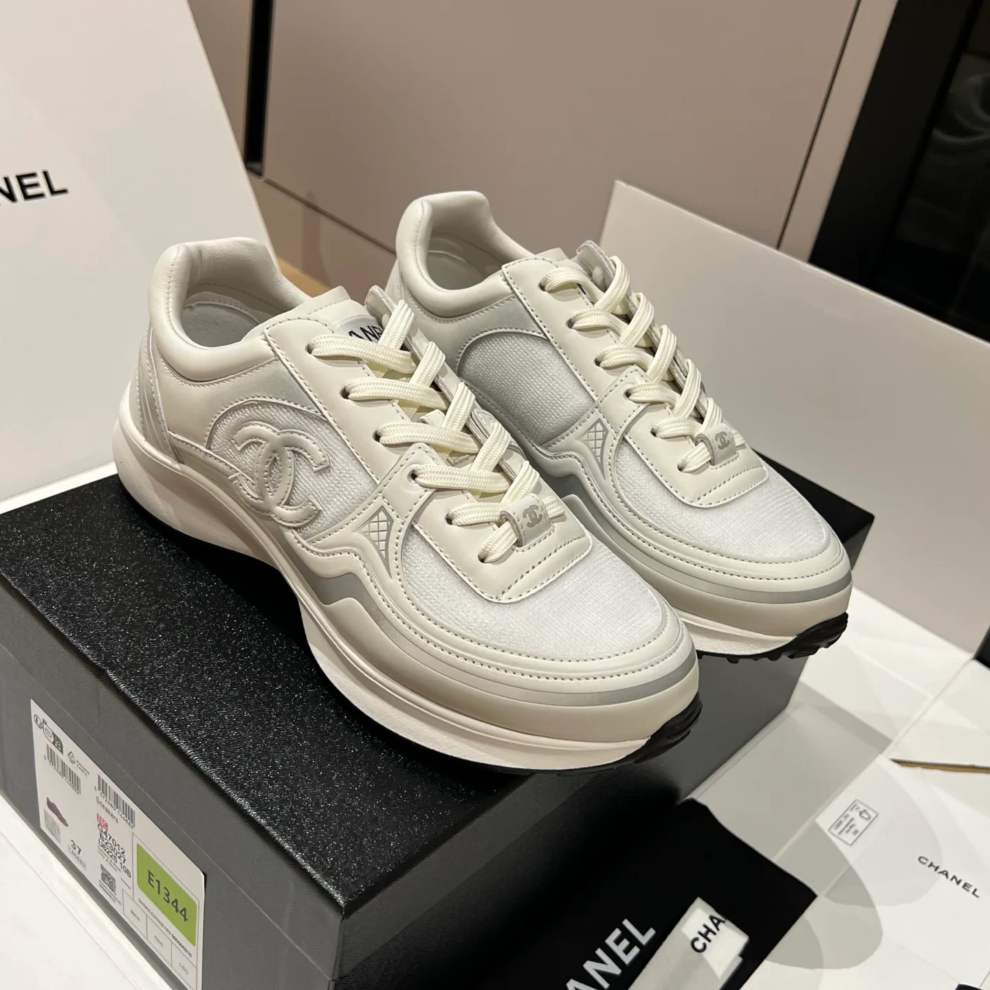 Кроссовки Женские Chanel 12827634