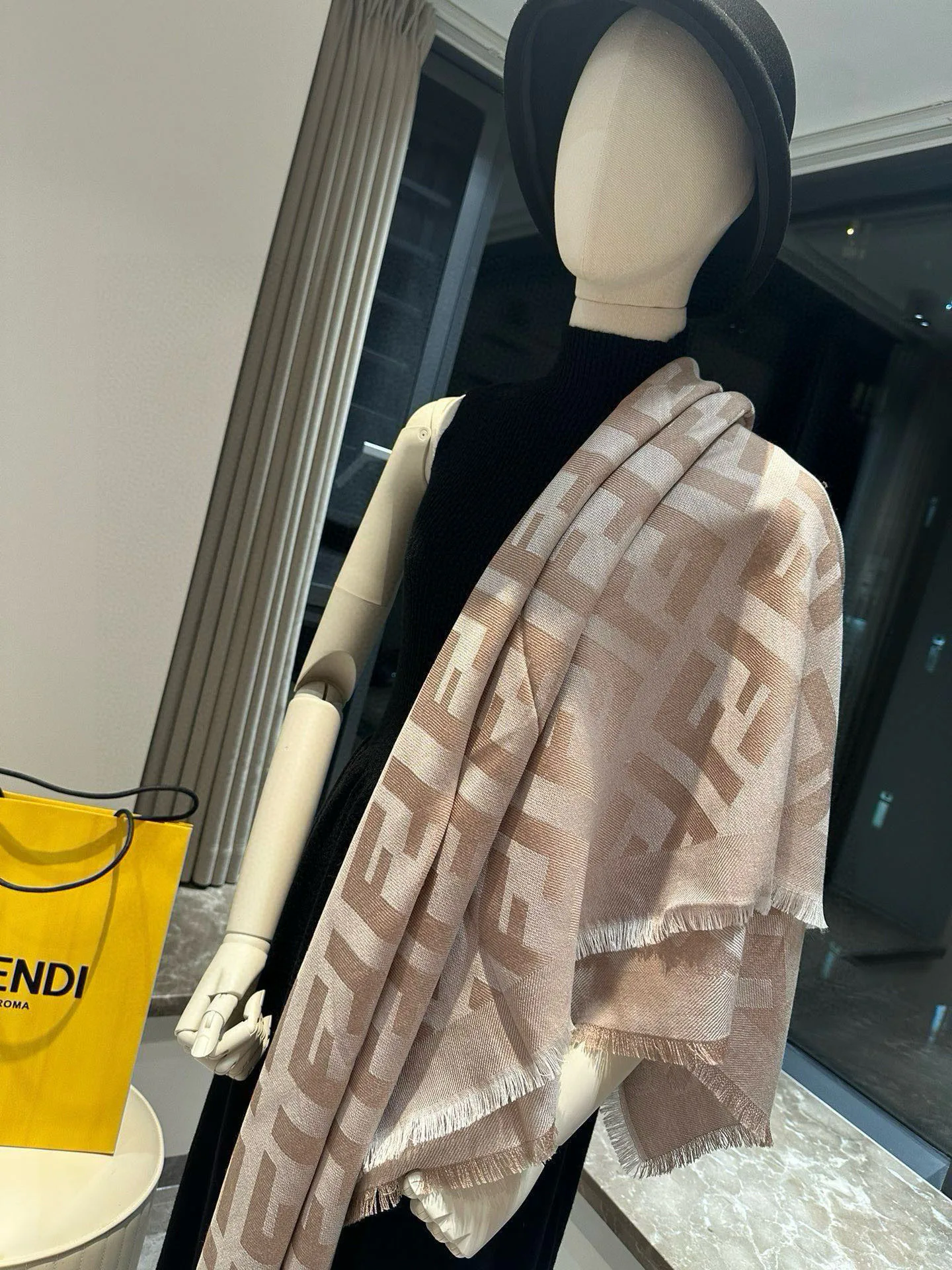Шарфы Fendi 136785