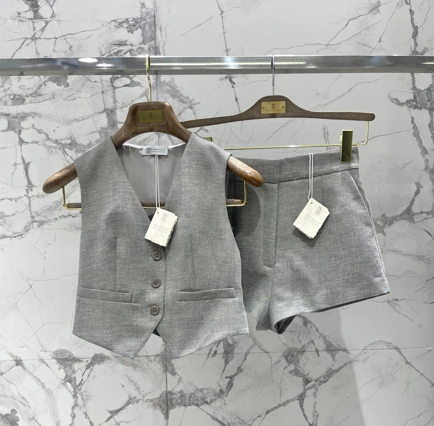 Жилеты Женские Brunello Cucinelli 18527384