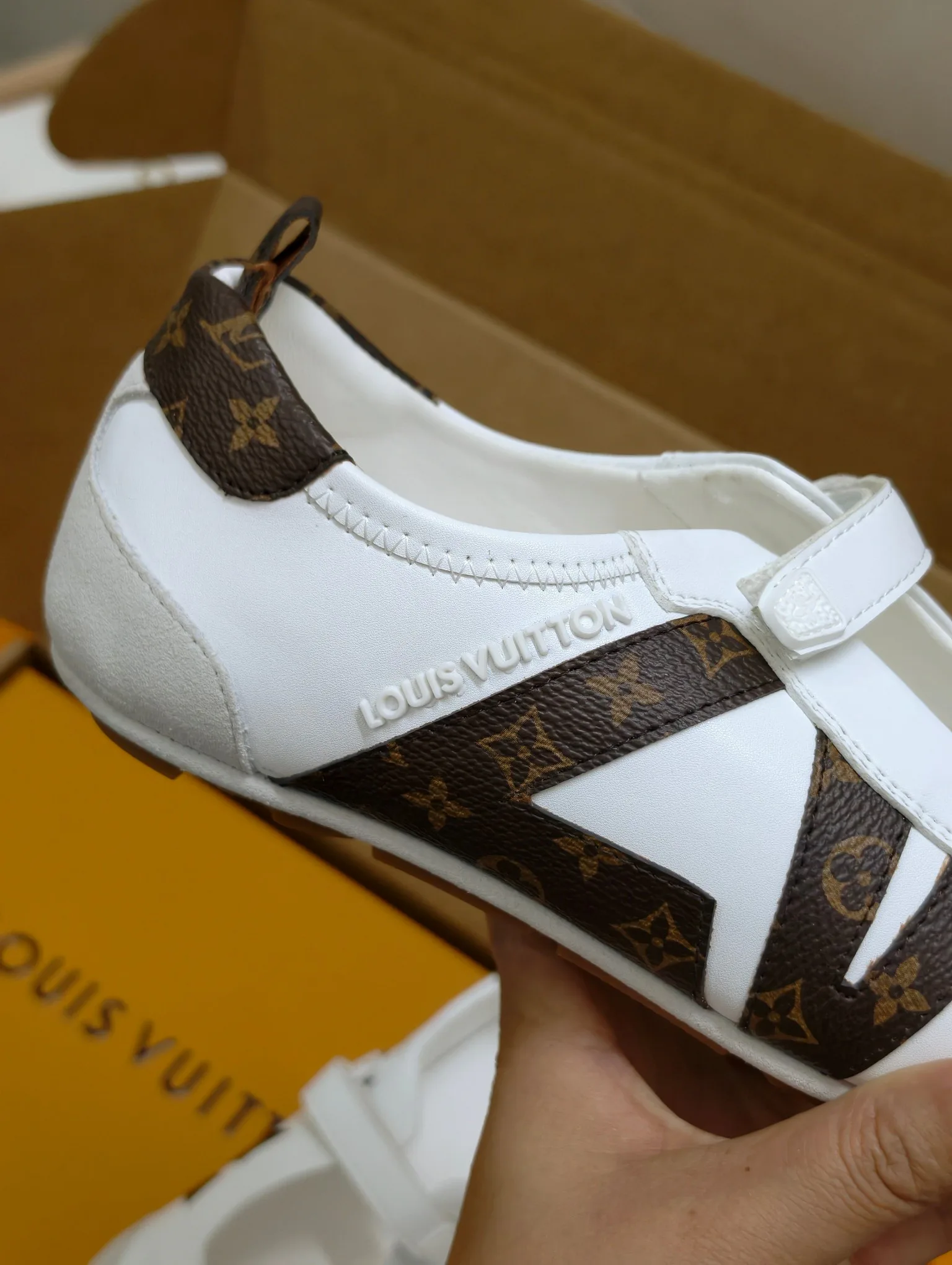 Кроссовки Женские Louis Vuitton 11087698