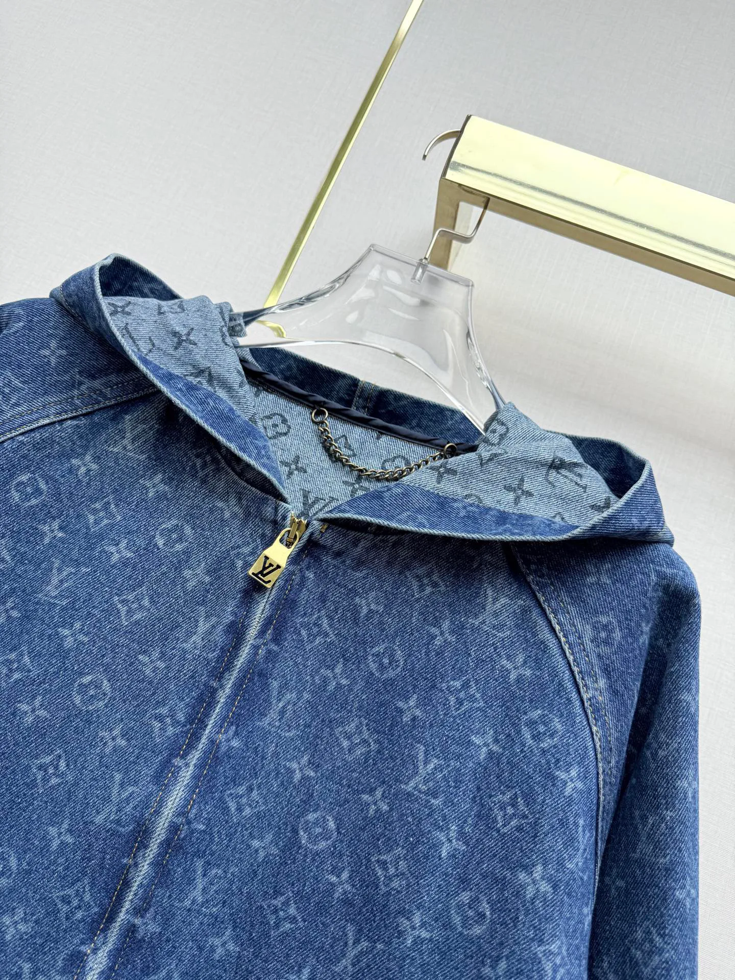 Куртки И Пуховики Женские Louis Vuitton 18348324