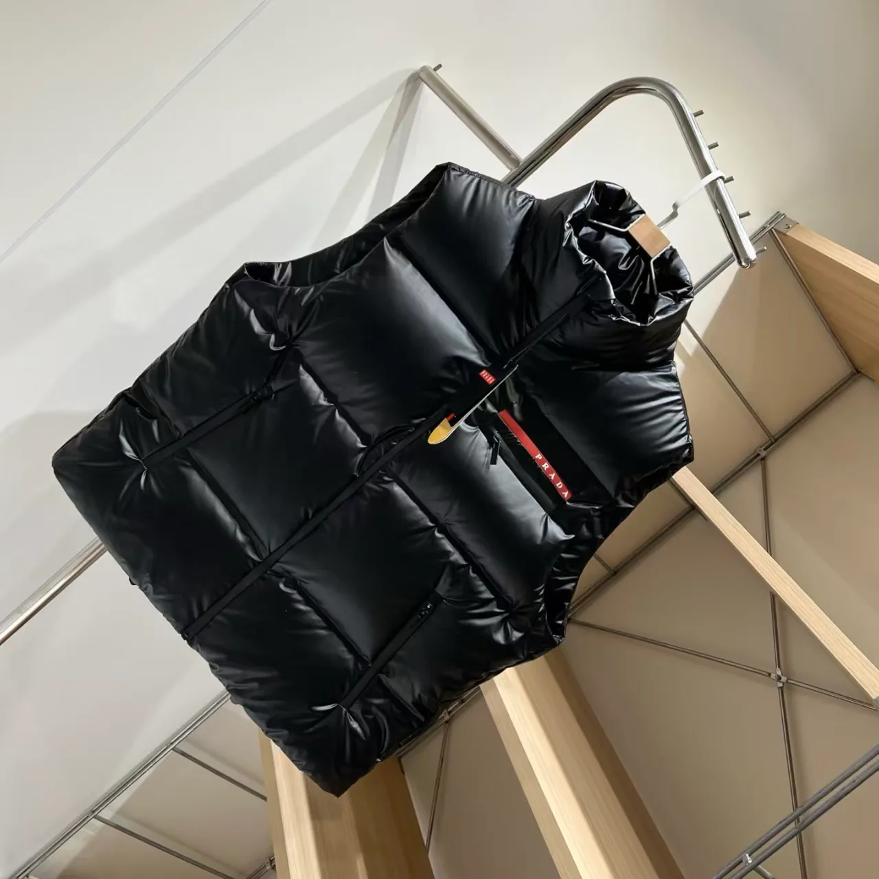 Жилеты Женские Prada 18131401