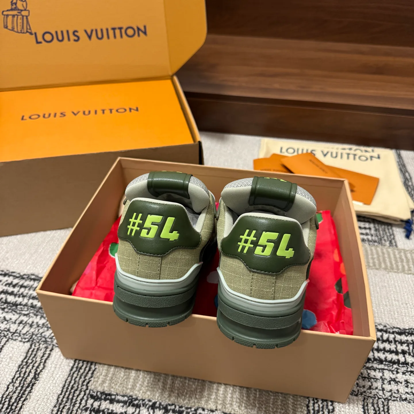 Кроссовки Женские Louis Vuitton 1546836