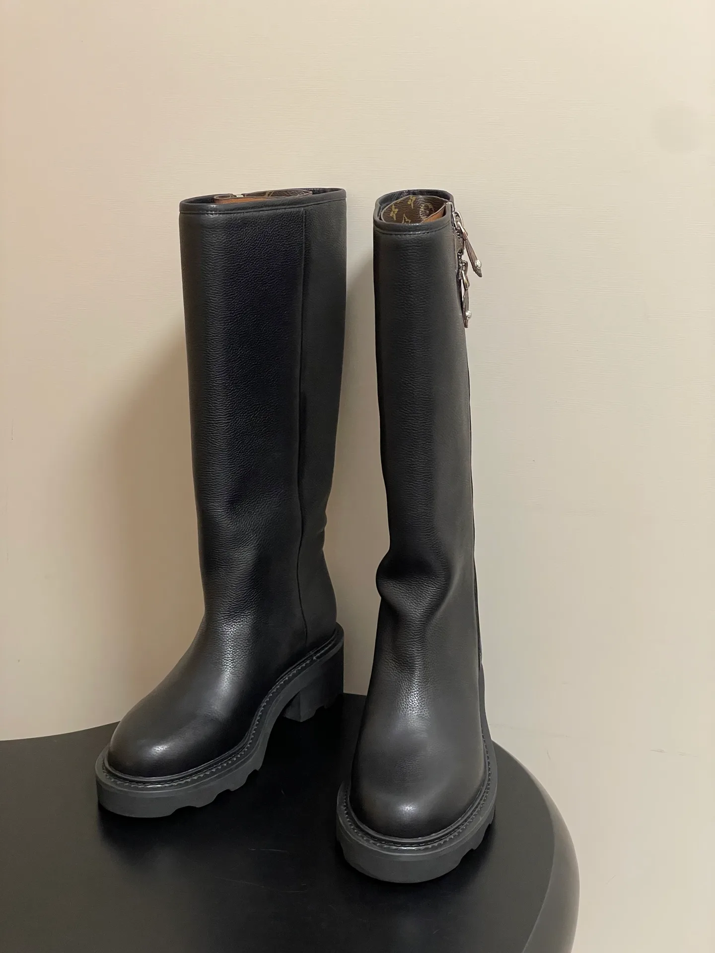 Сапоги Женские Louis Vuitton 18388126