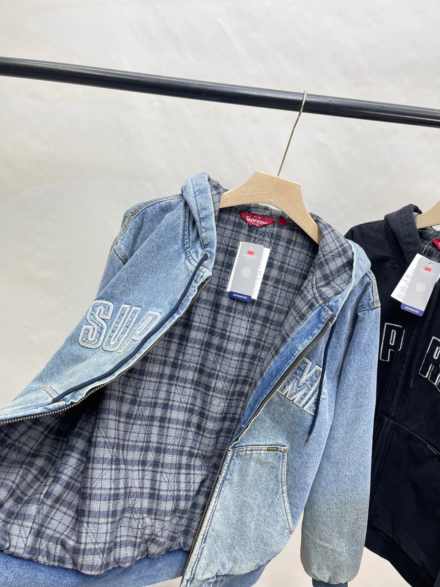 Куртки И Пуховики Женские Supreme 10542432