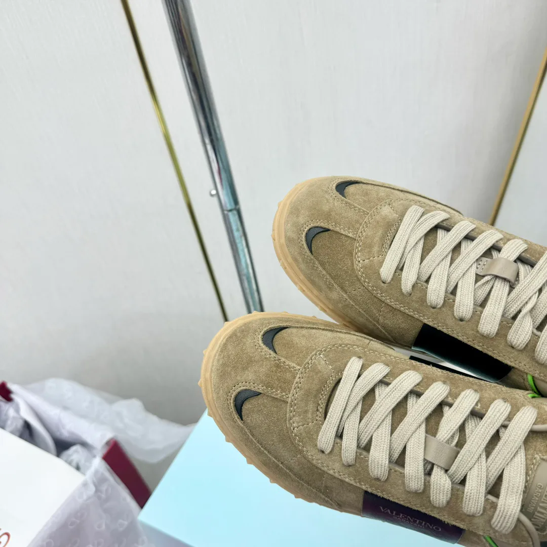 Кроссовки Женские Valentino 17955032
