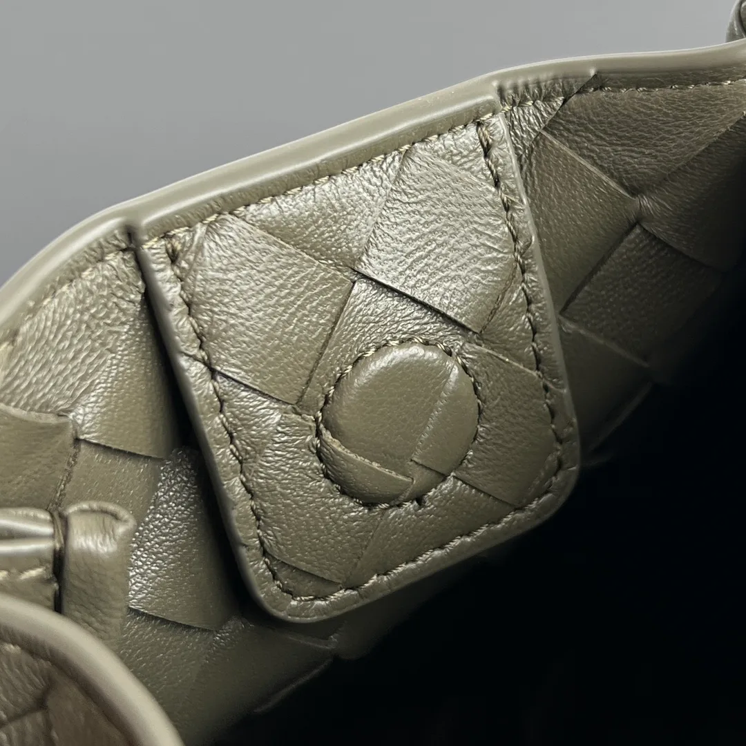 Сумки На Ремне Женские Bottega Veneta 11425391