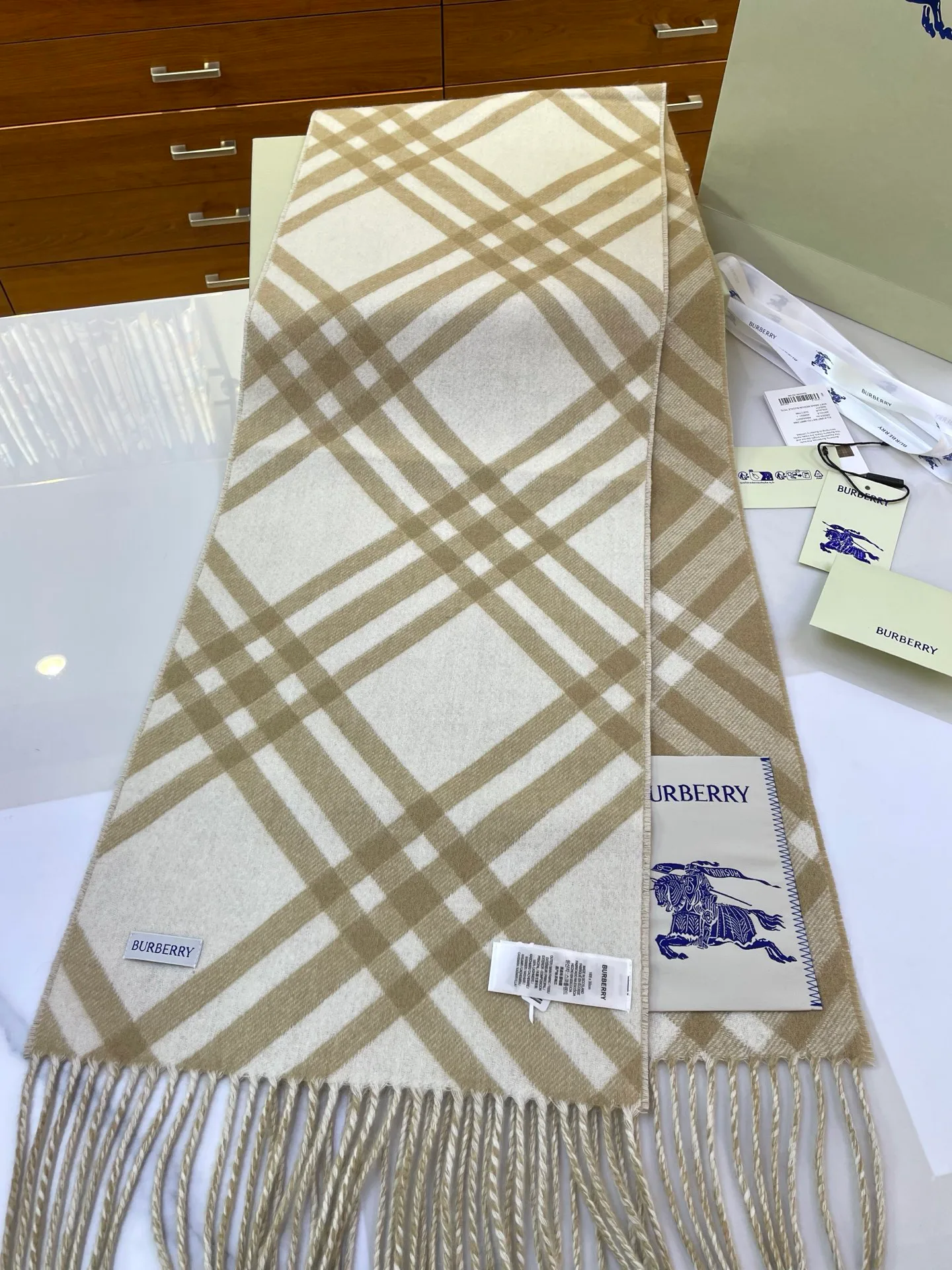 Шарфы Burberry 266418