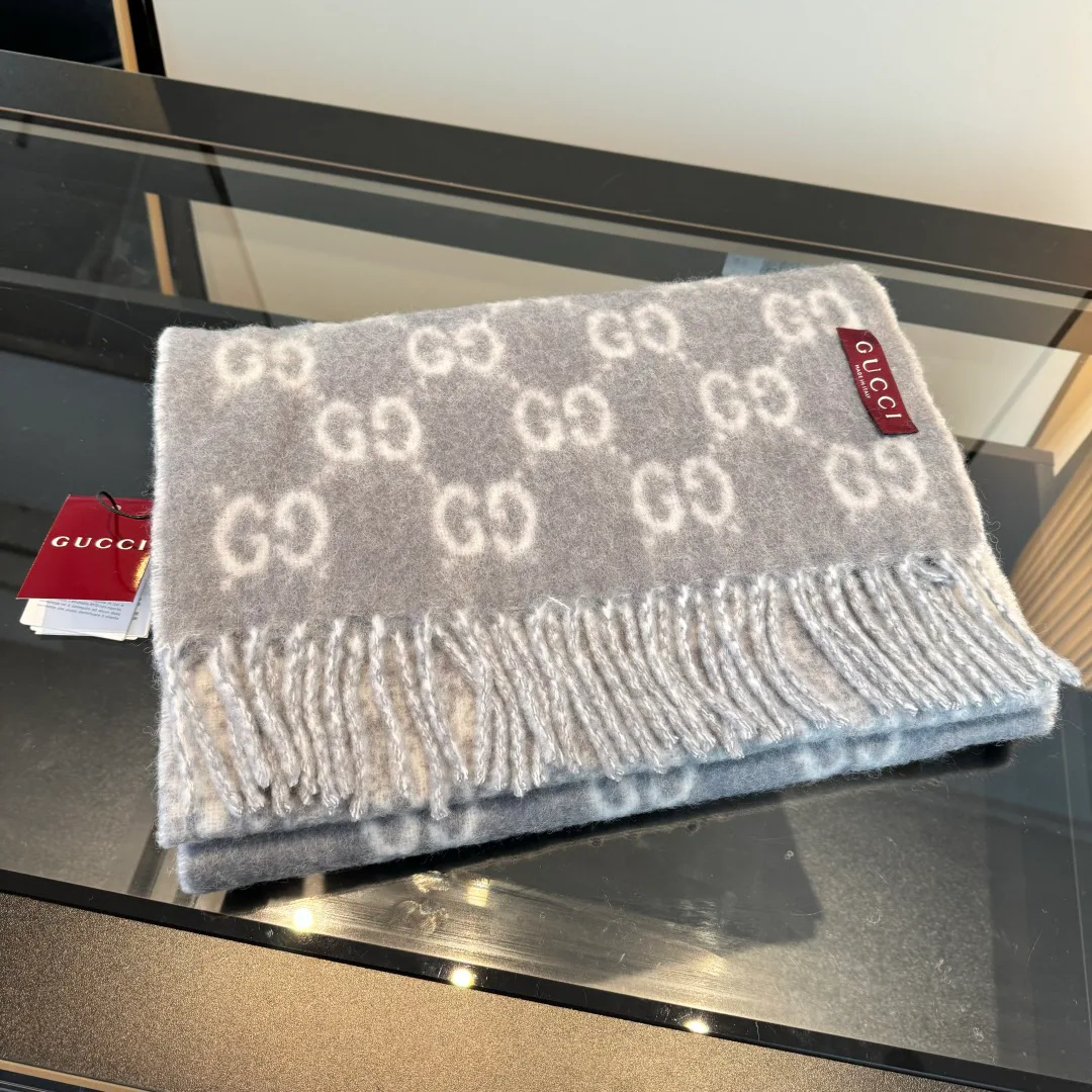 Шарфы Gucci 17906917