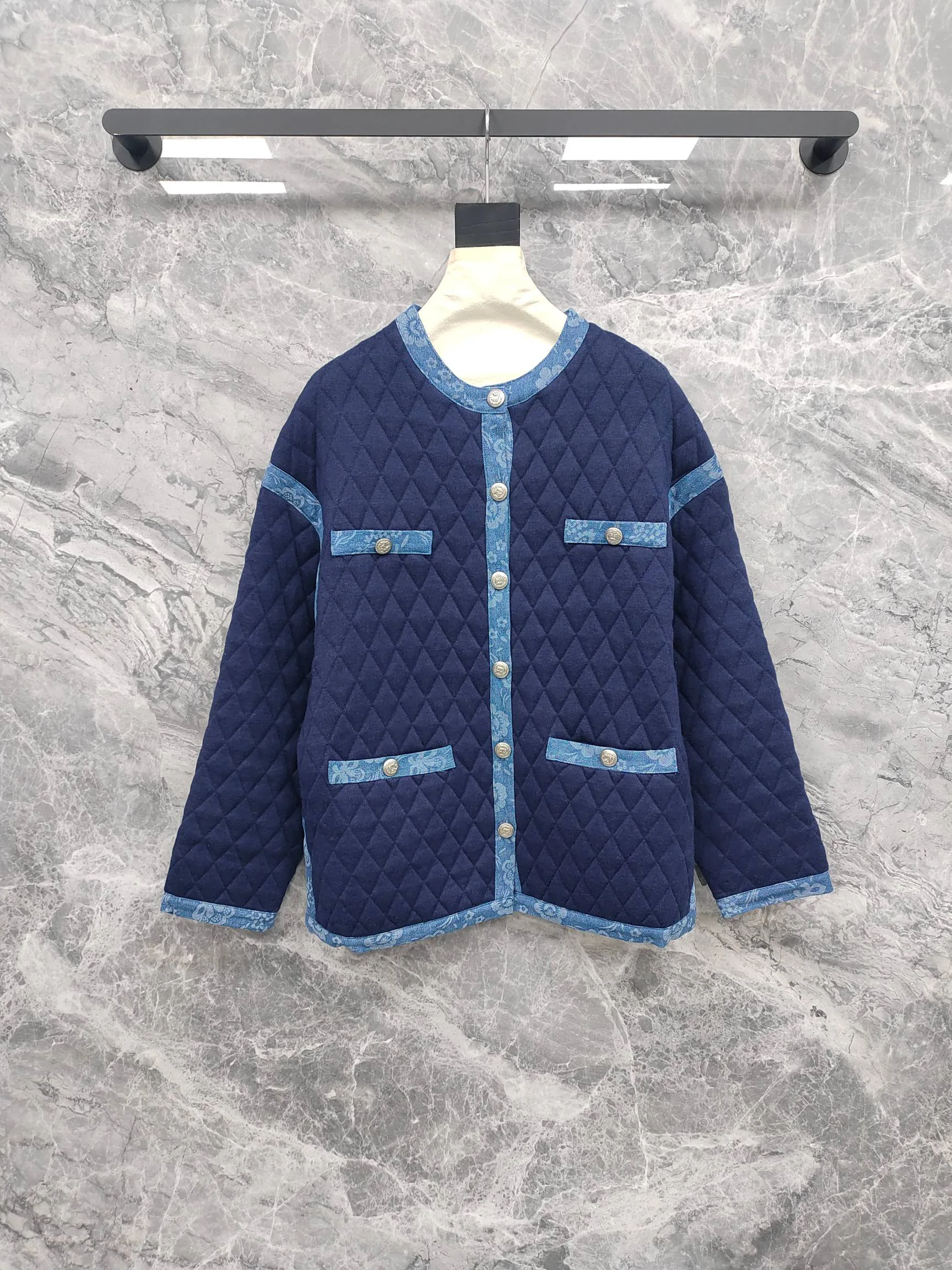 Куртки И Пуховики Женские Chanel 18743609