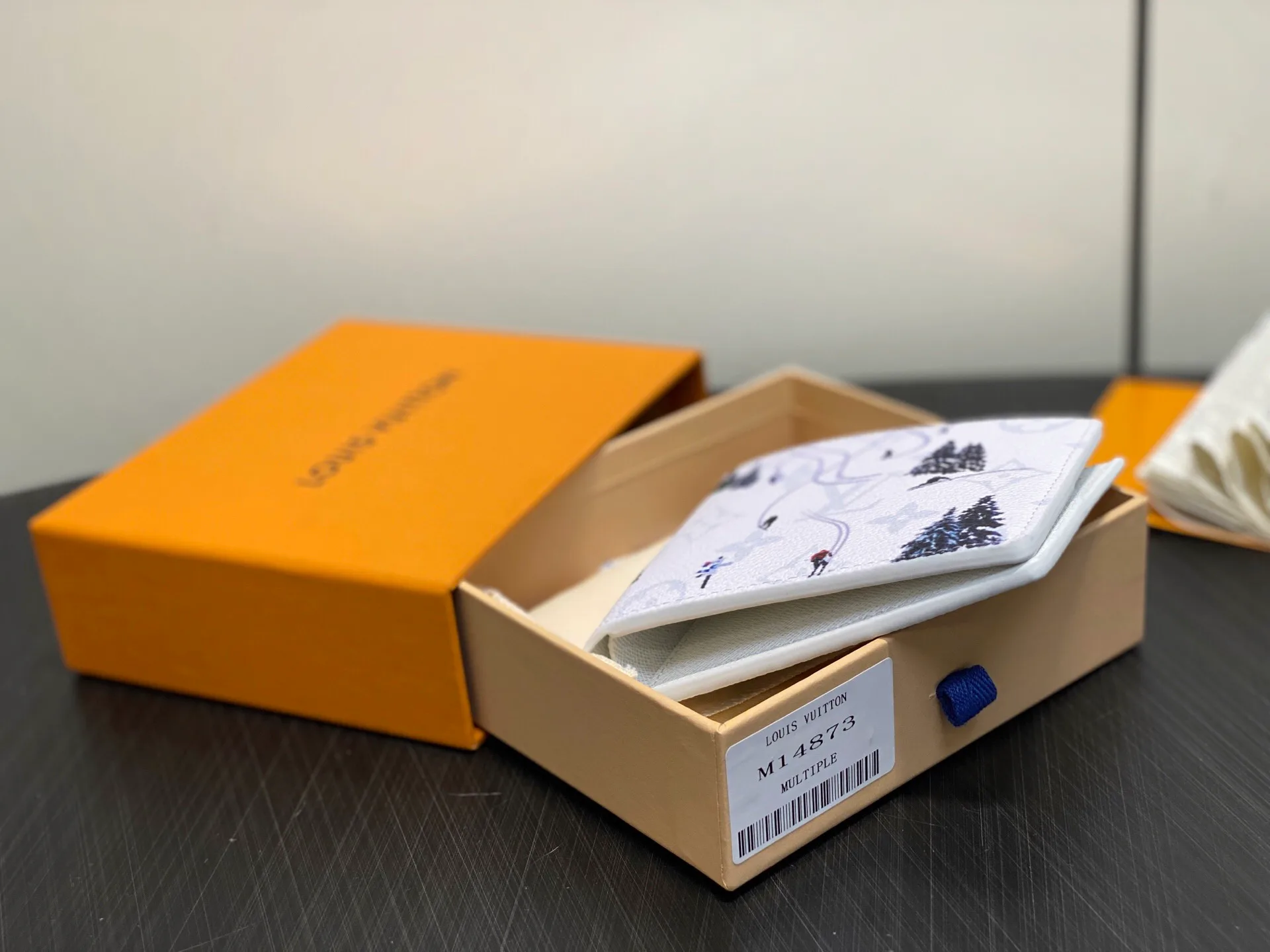 Кошельки Louis Vuitton 84000