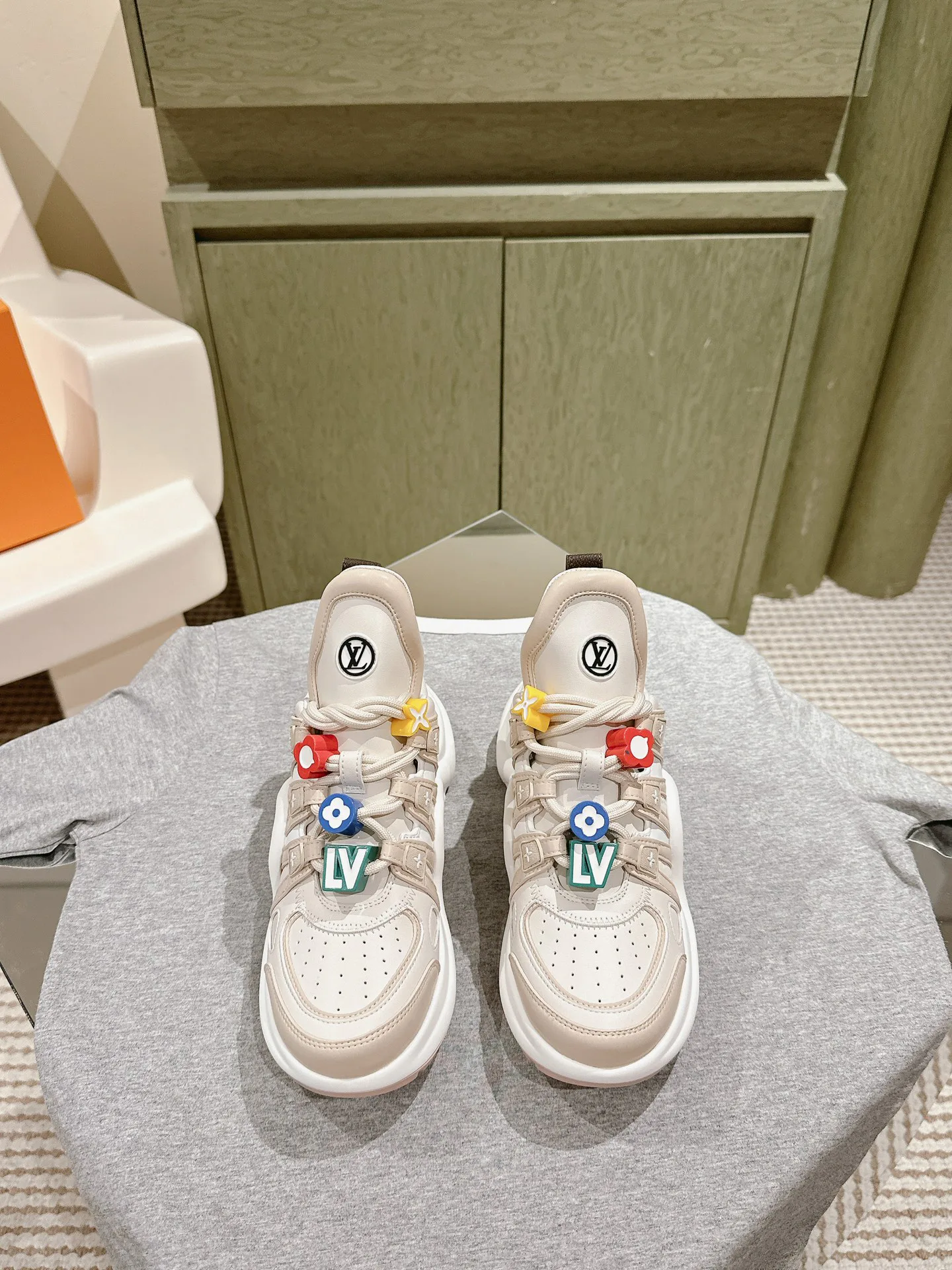 Кроссовки Женские Louis Vuitton 10840476