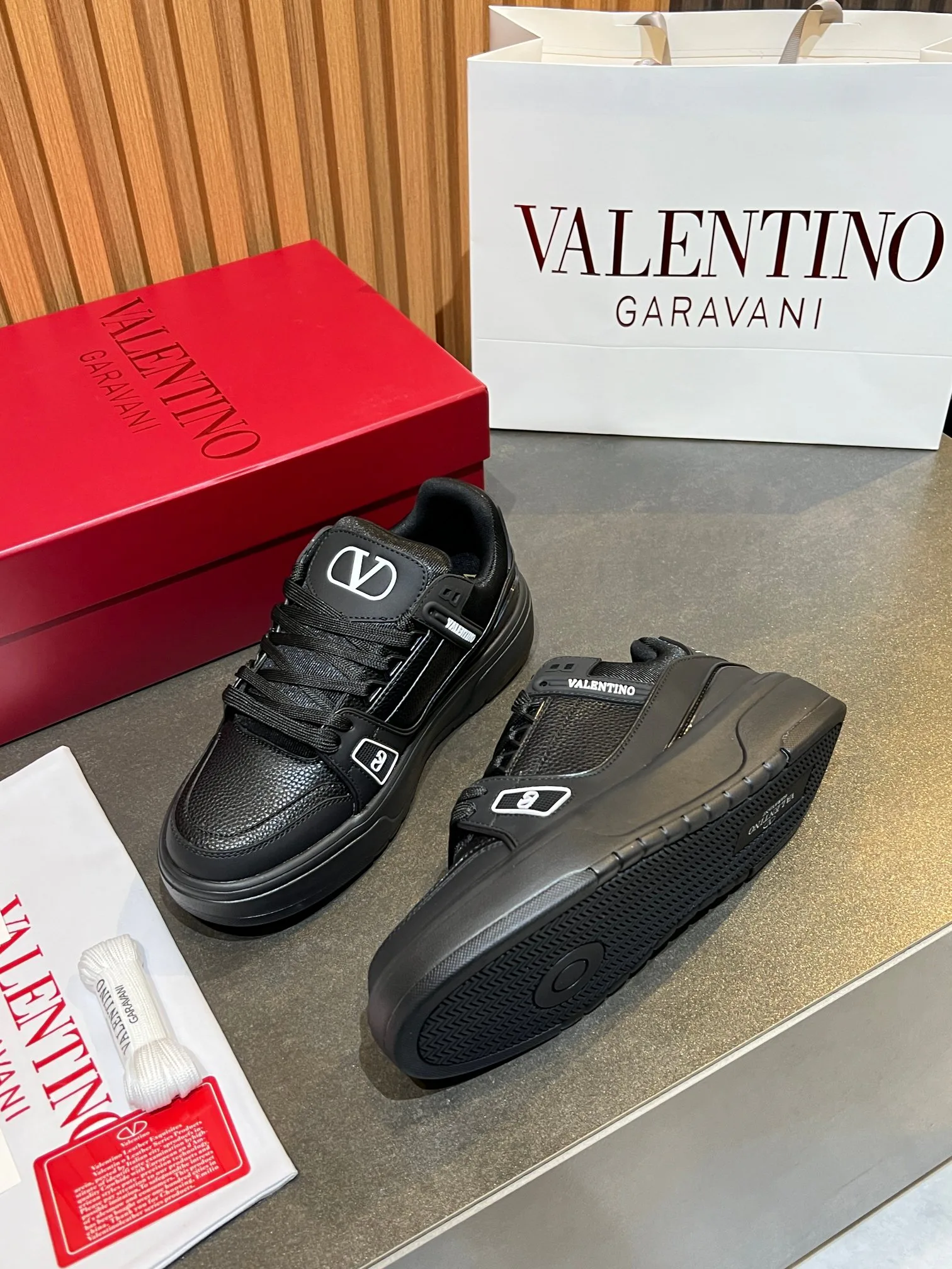 Кроссовки Женские Valentino 11575954