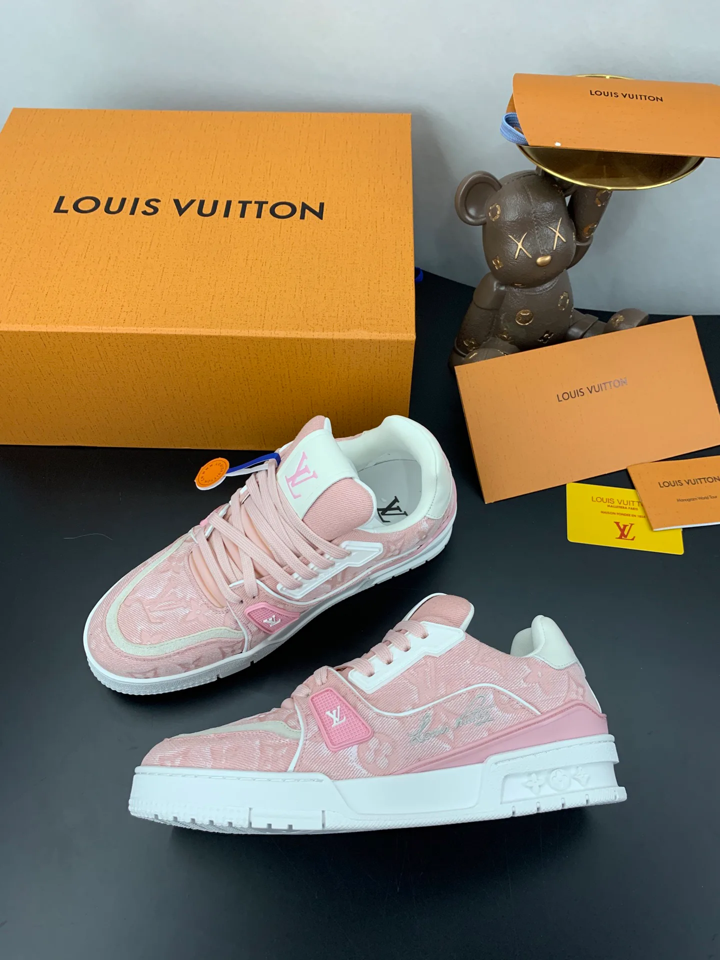 Кроссовки Женские Louis Vuitton 17545274