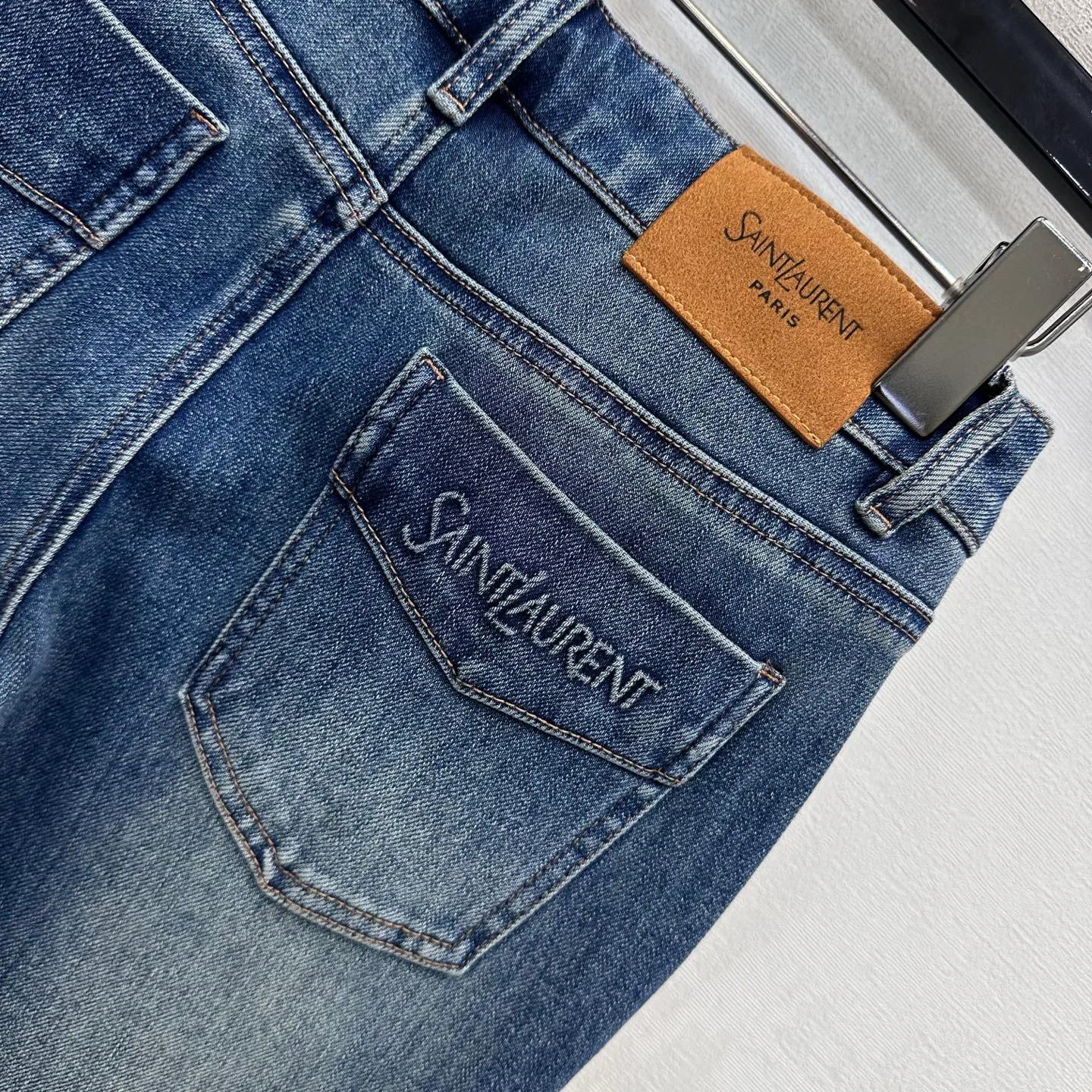 Джинсы Женские Saint Laurent 19167805