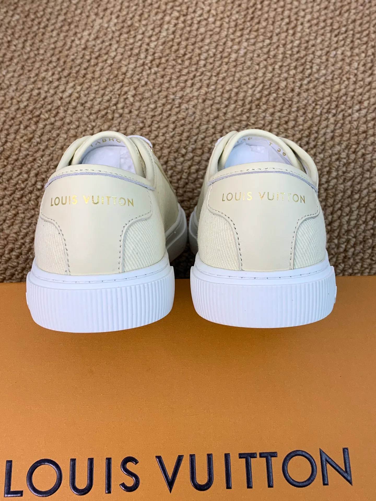 Кроссовки Женские Louis Vuitton 17545207